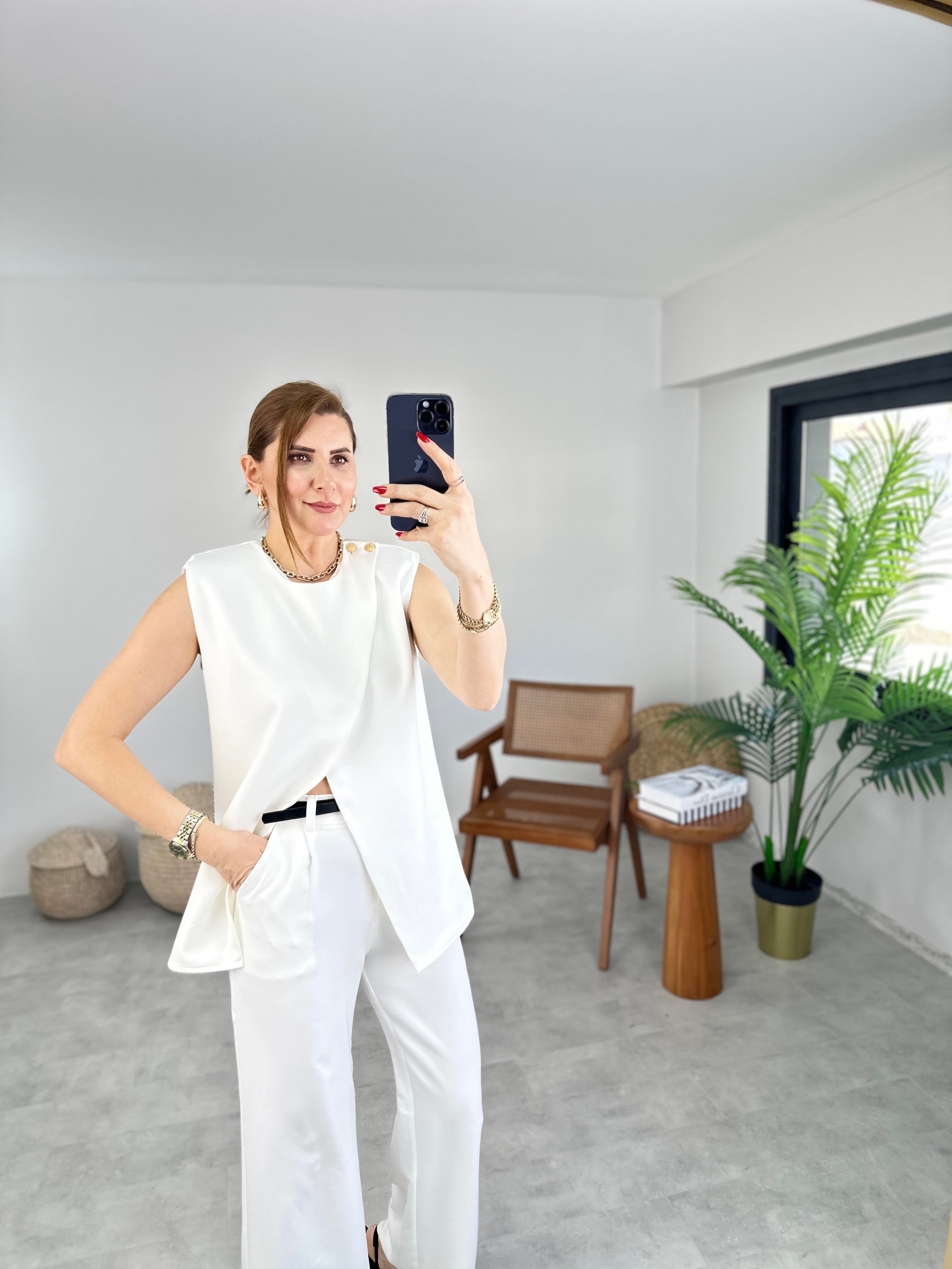 Omzu Düğme Detaylı Yelek Takım