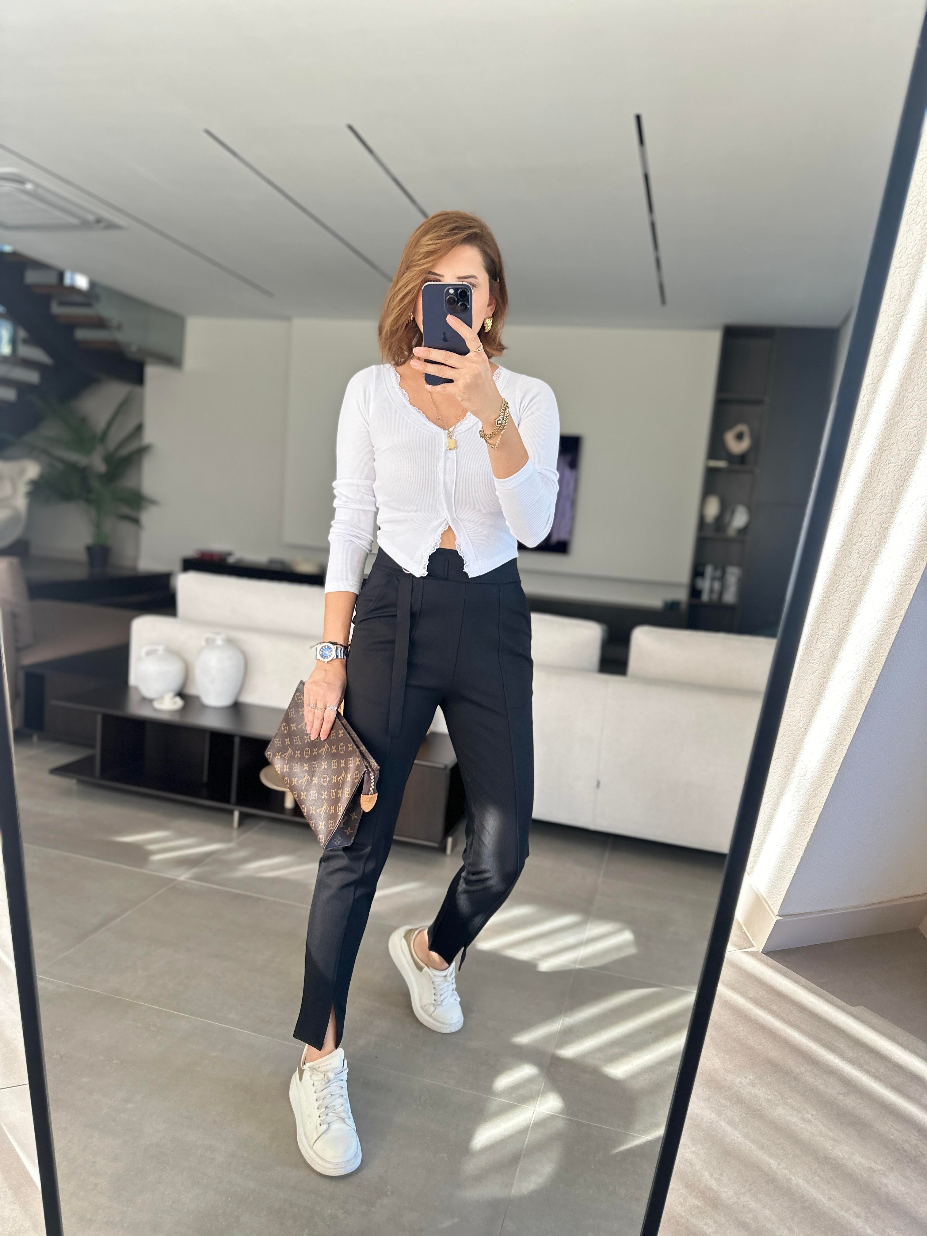 Önü Dantel Detaylı Bluz