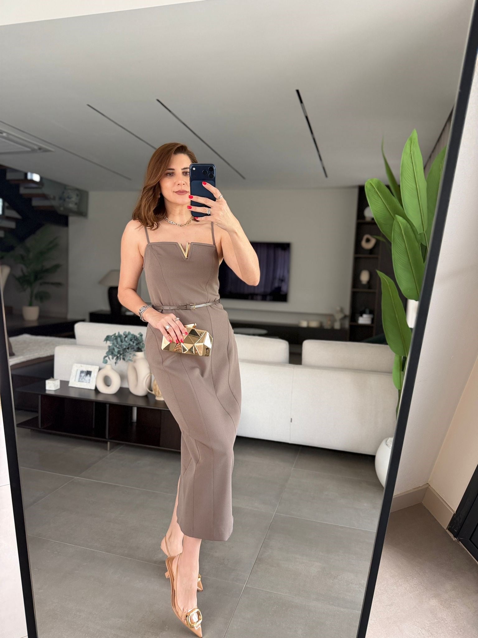 Önü Klips Detaylı Kemerli Elbise