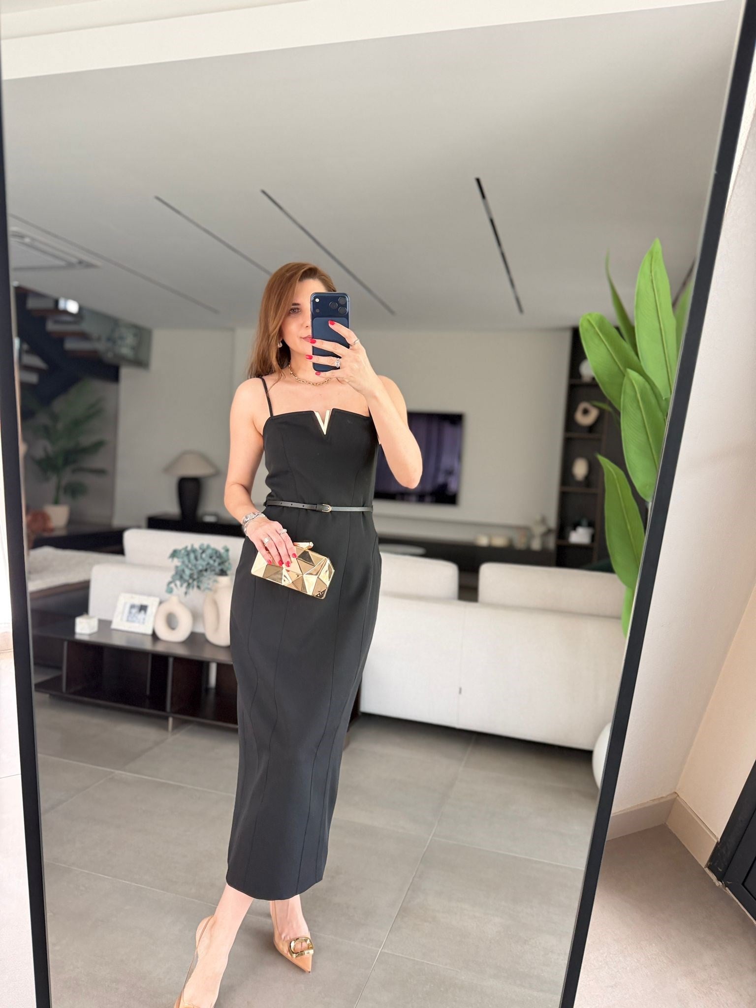 Önü Klips Detaylı Kemerli Elbise