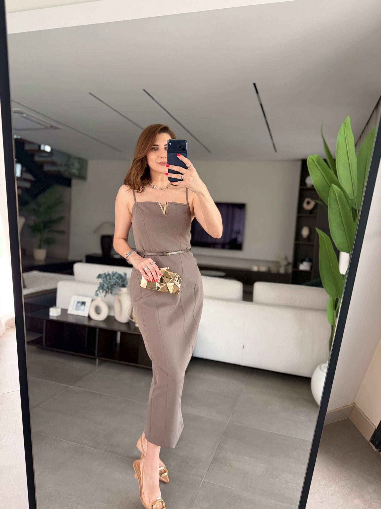 Önü Klips Detaylı Kemerli Elbise
