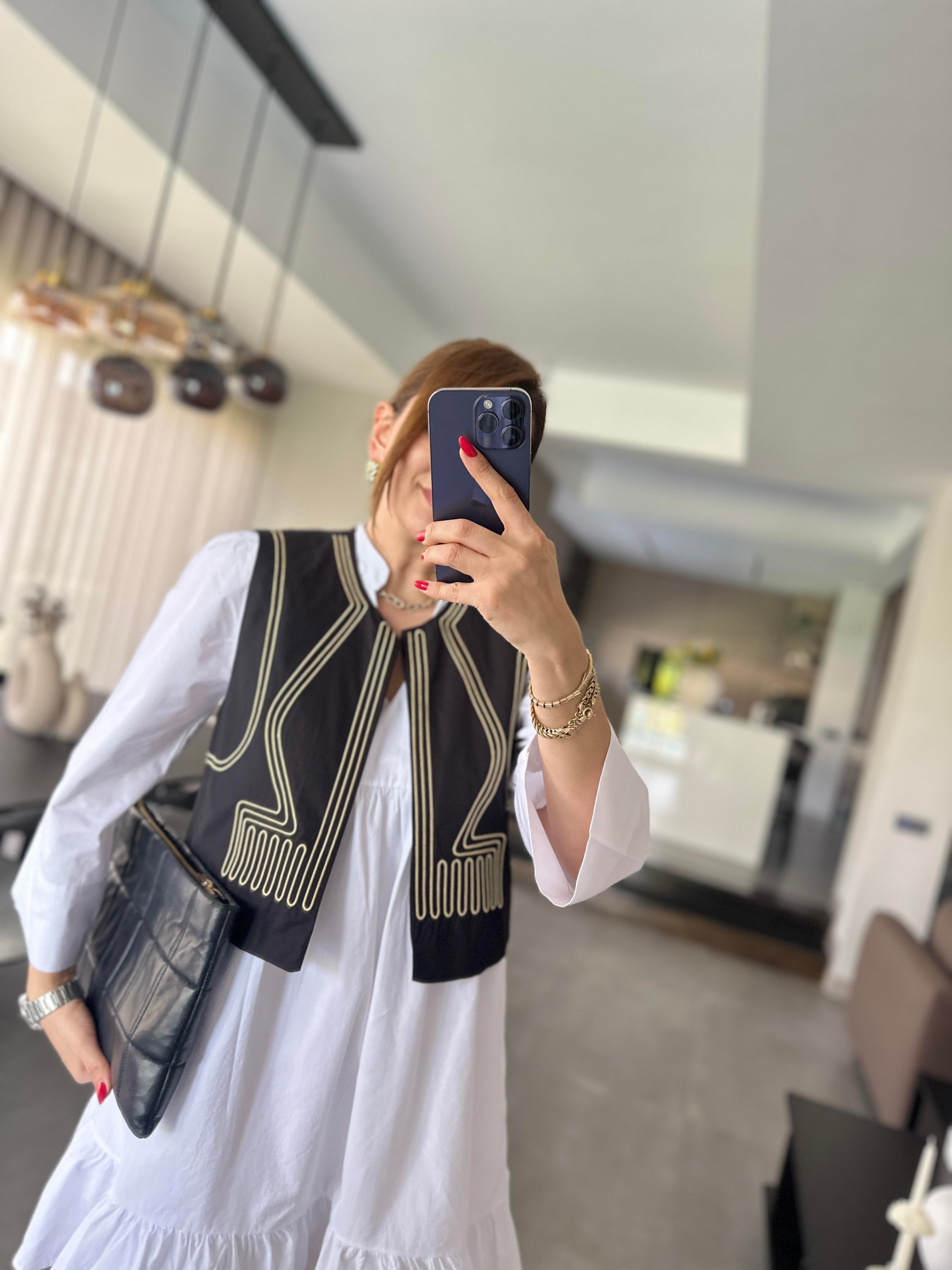 Önü Nakış İşlemeli Poplin Yelek