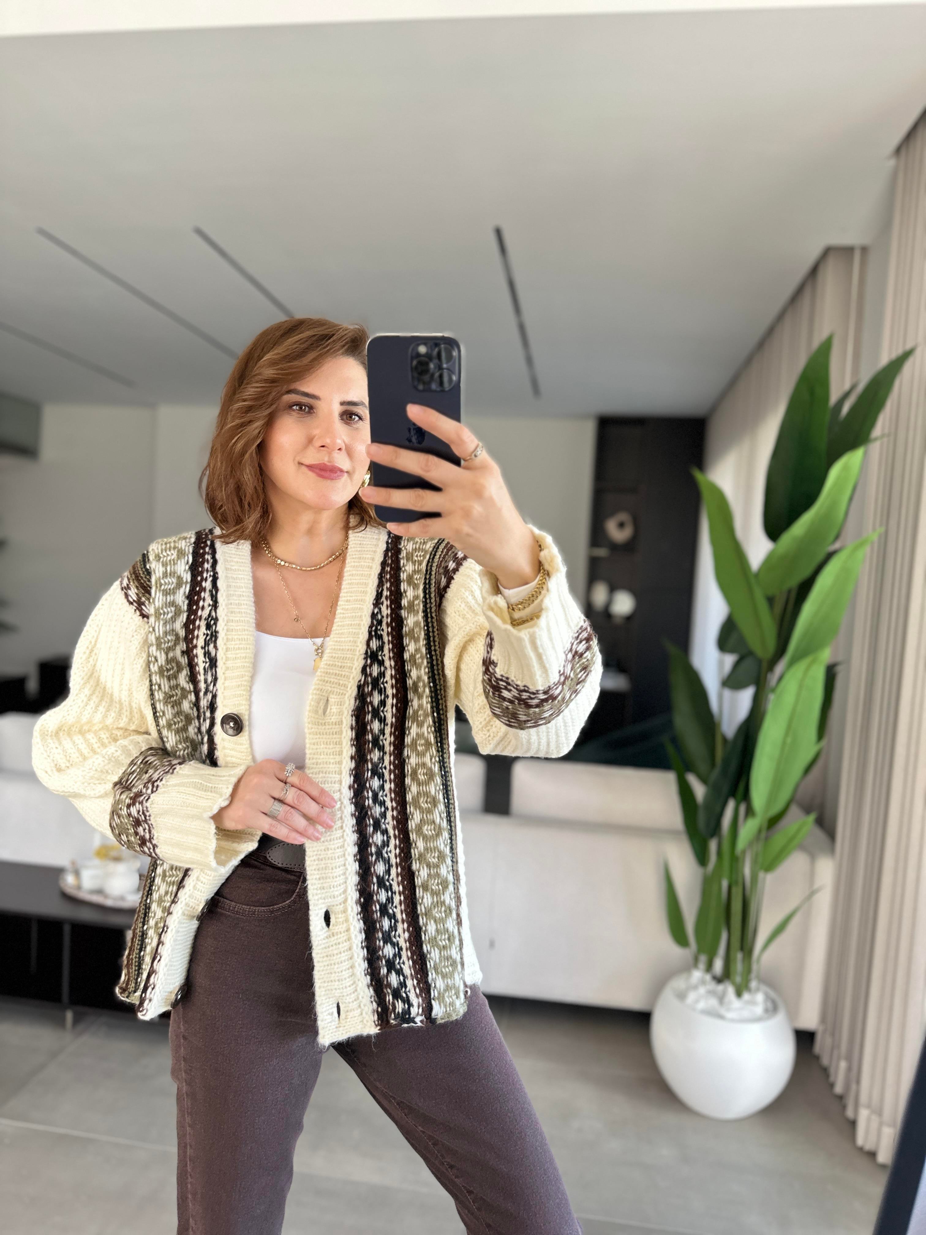 Örme Desenli Düğmeli Hırka