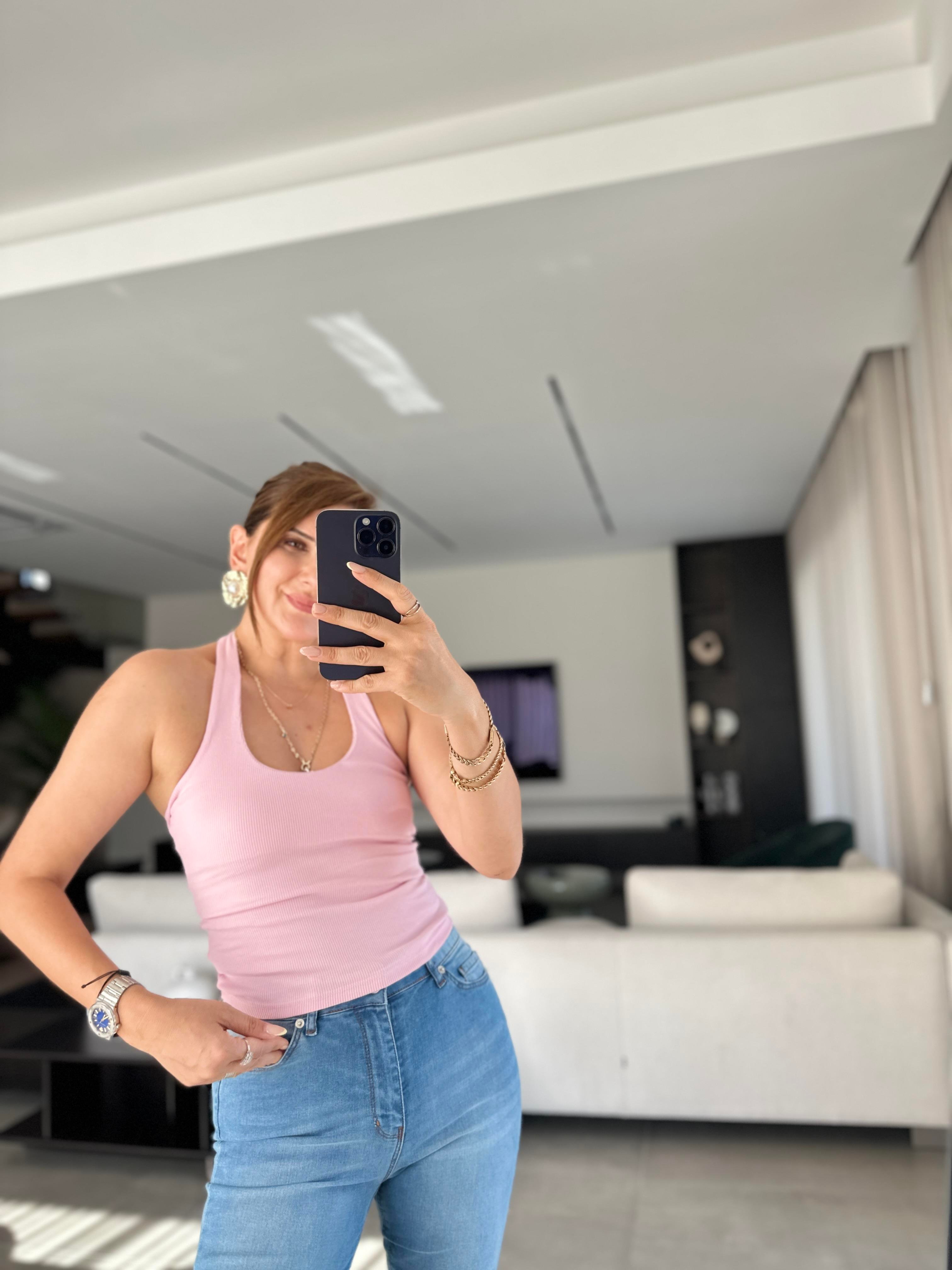 Pembe Boyundan Geçmeli Atlet