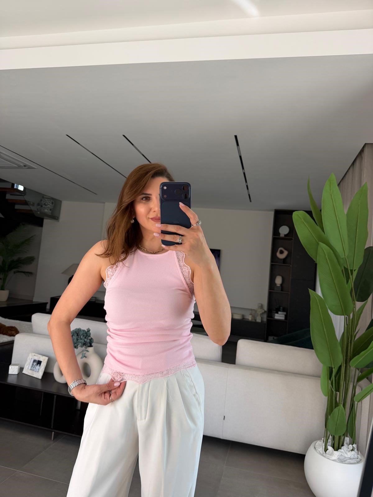 Pembe Dantel Detay Sırt Dekolteli Bluz