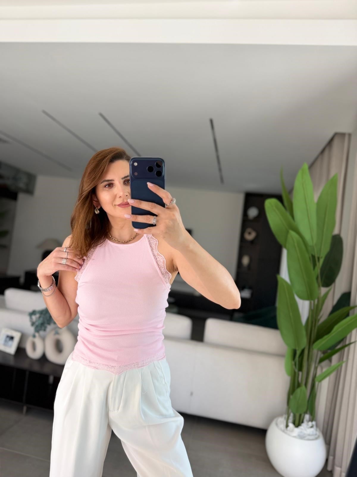 Pembe Dantel Detay Sırt Dekolteli Bluz