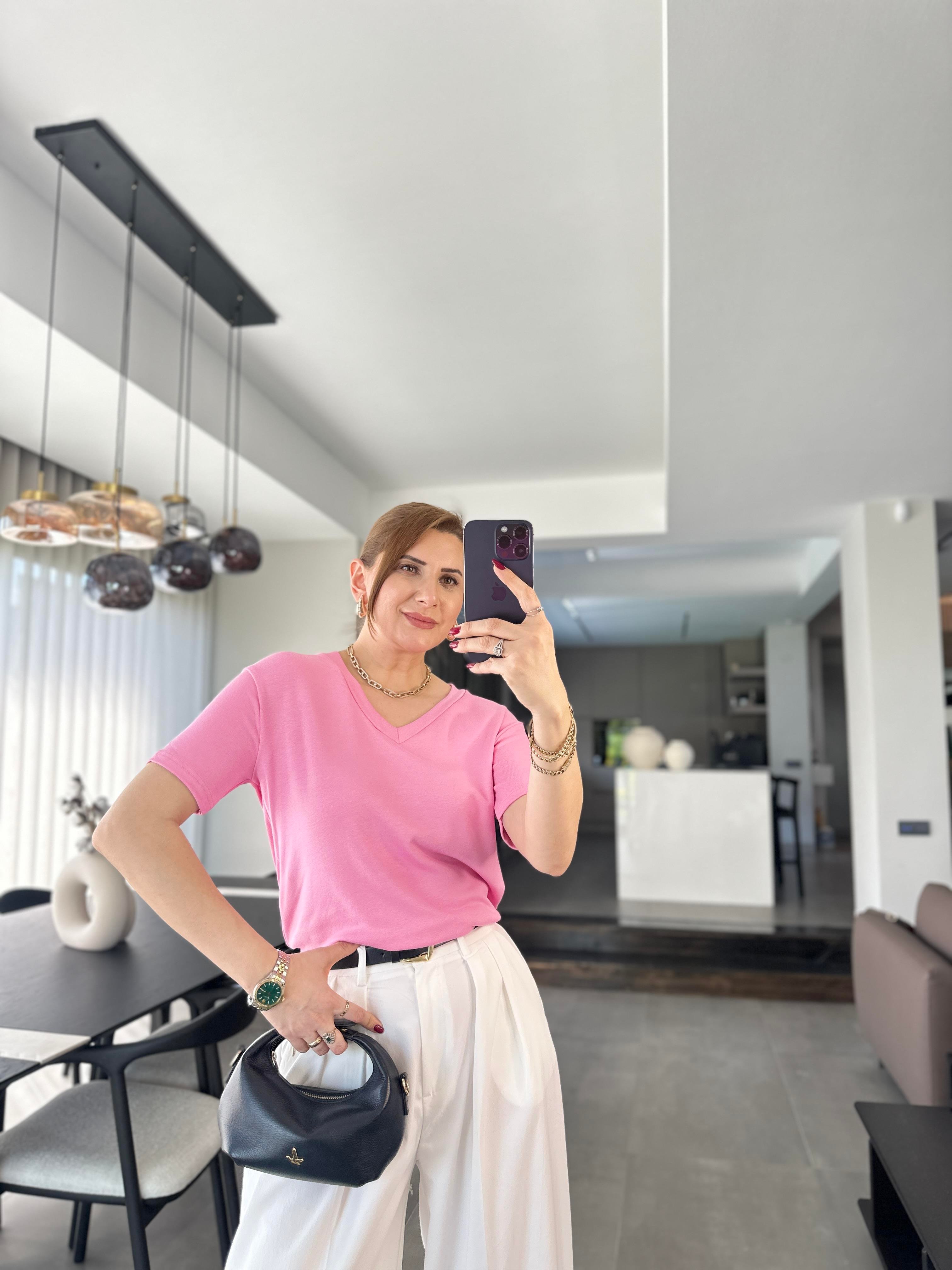 Pembe V Yaka Basic T-shirt