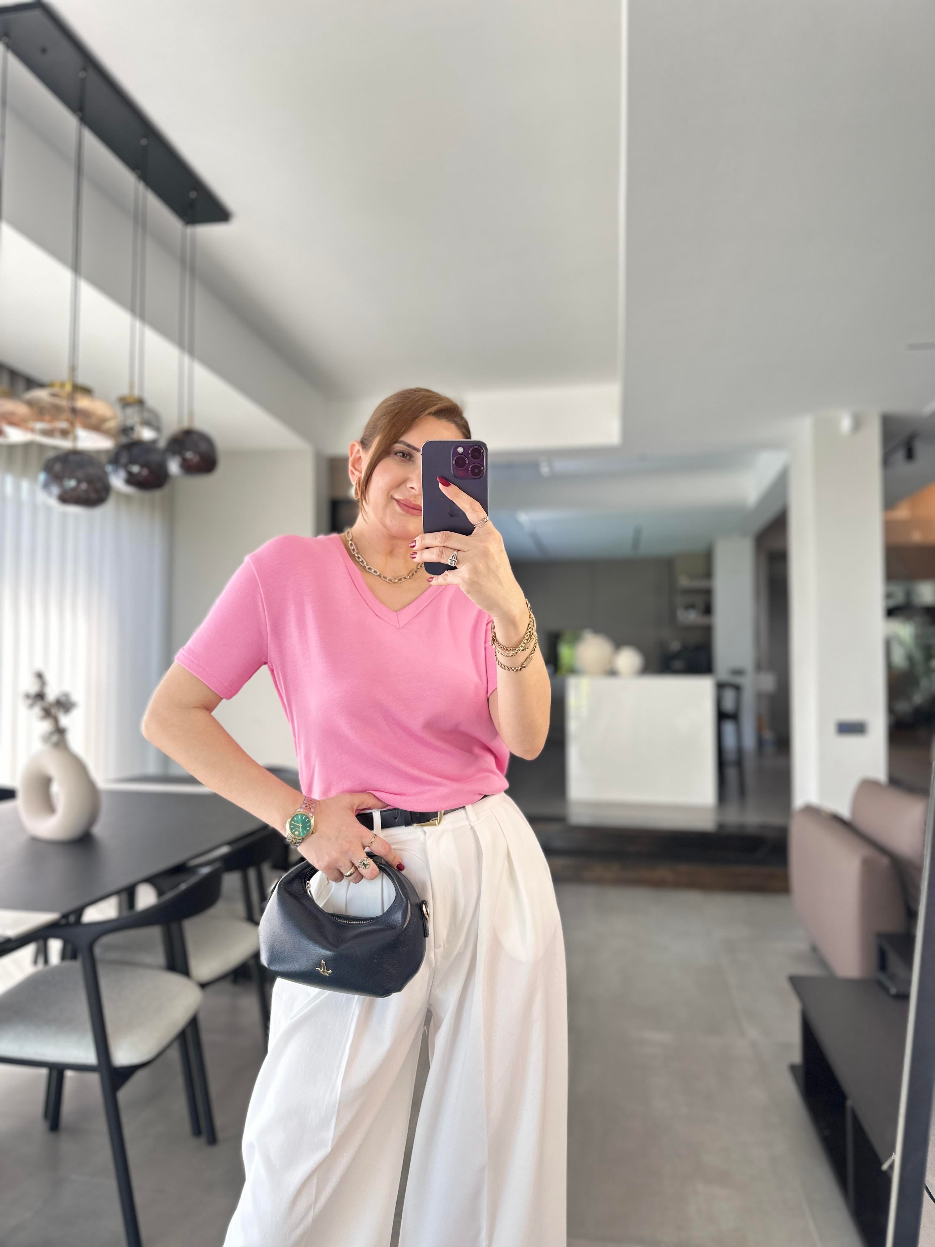 Pembe V Yaka Basic T-shirt