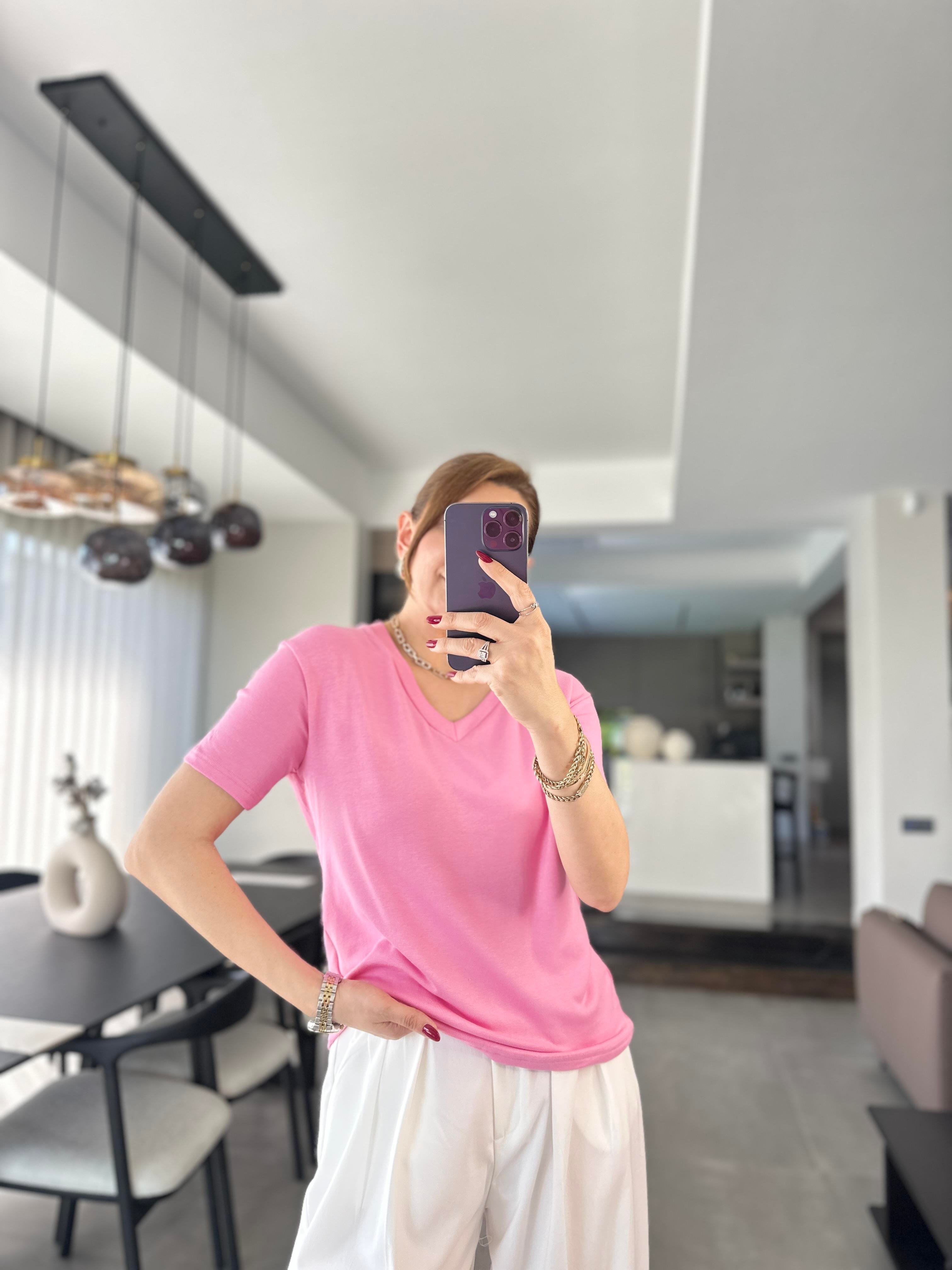 Pembe V Yaka Basic T-shirt