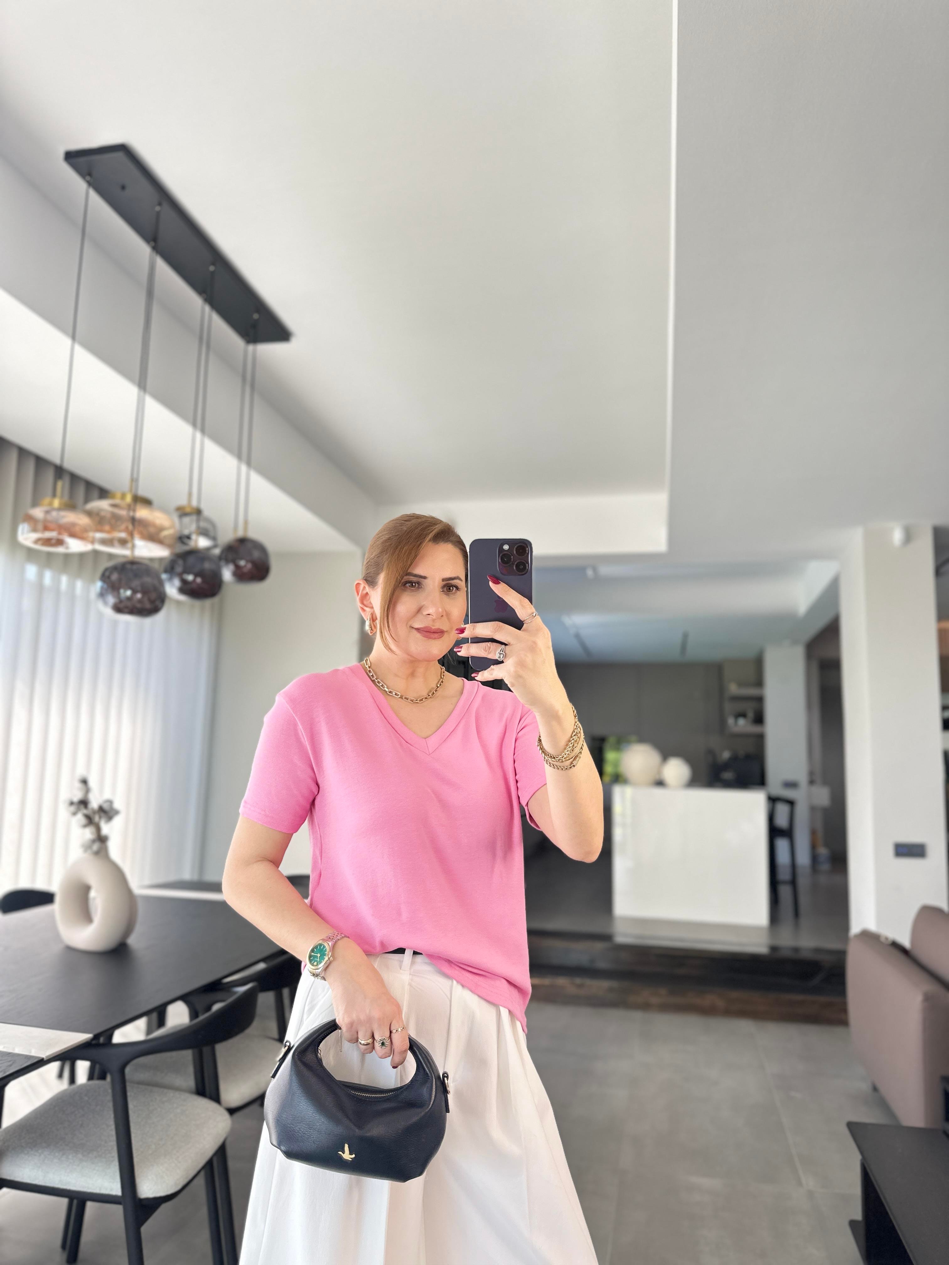 Pembe V Yaka Basic T-shirt