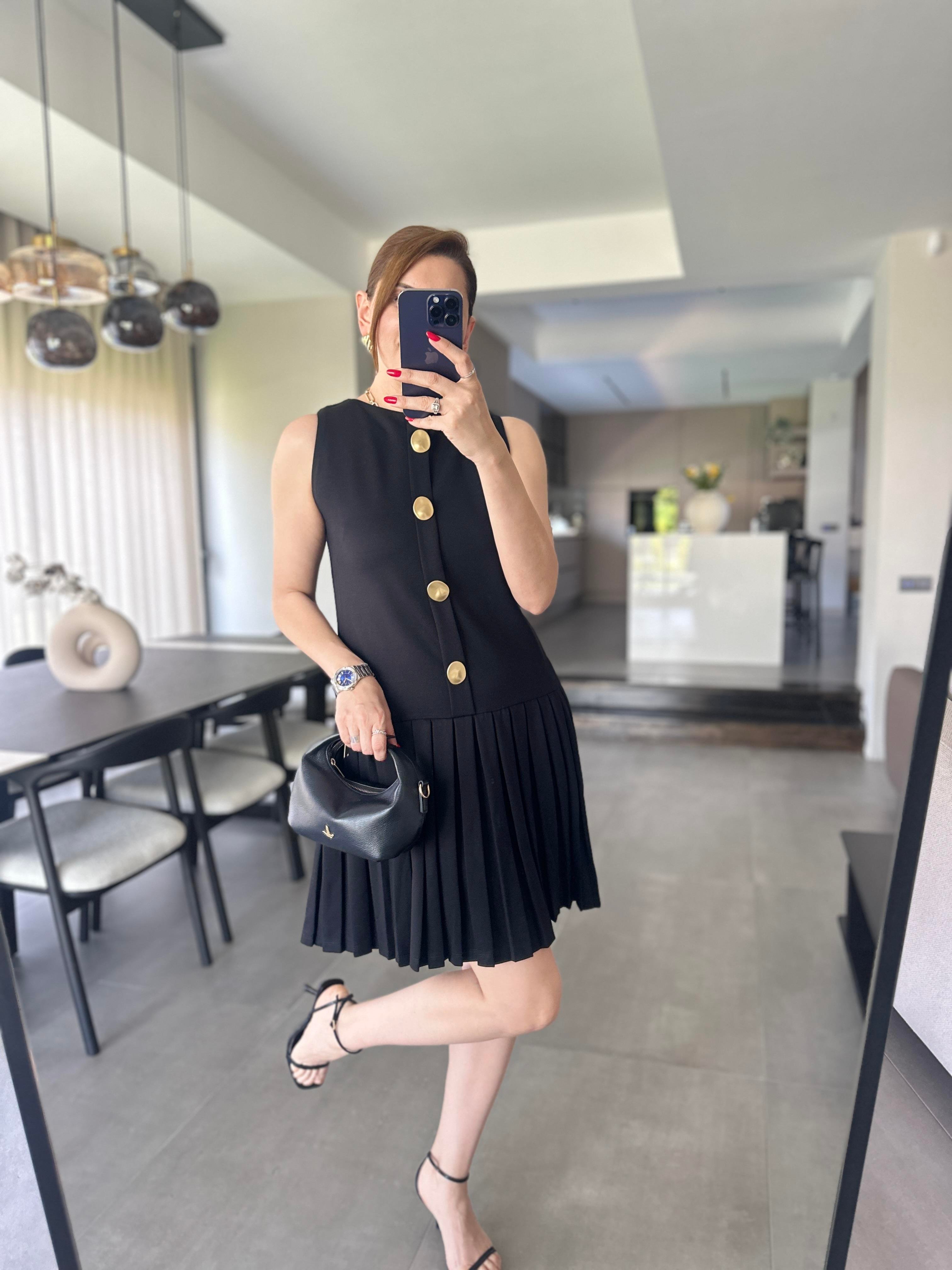 Pileli Gold Düğmeli Elbise