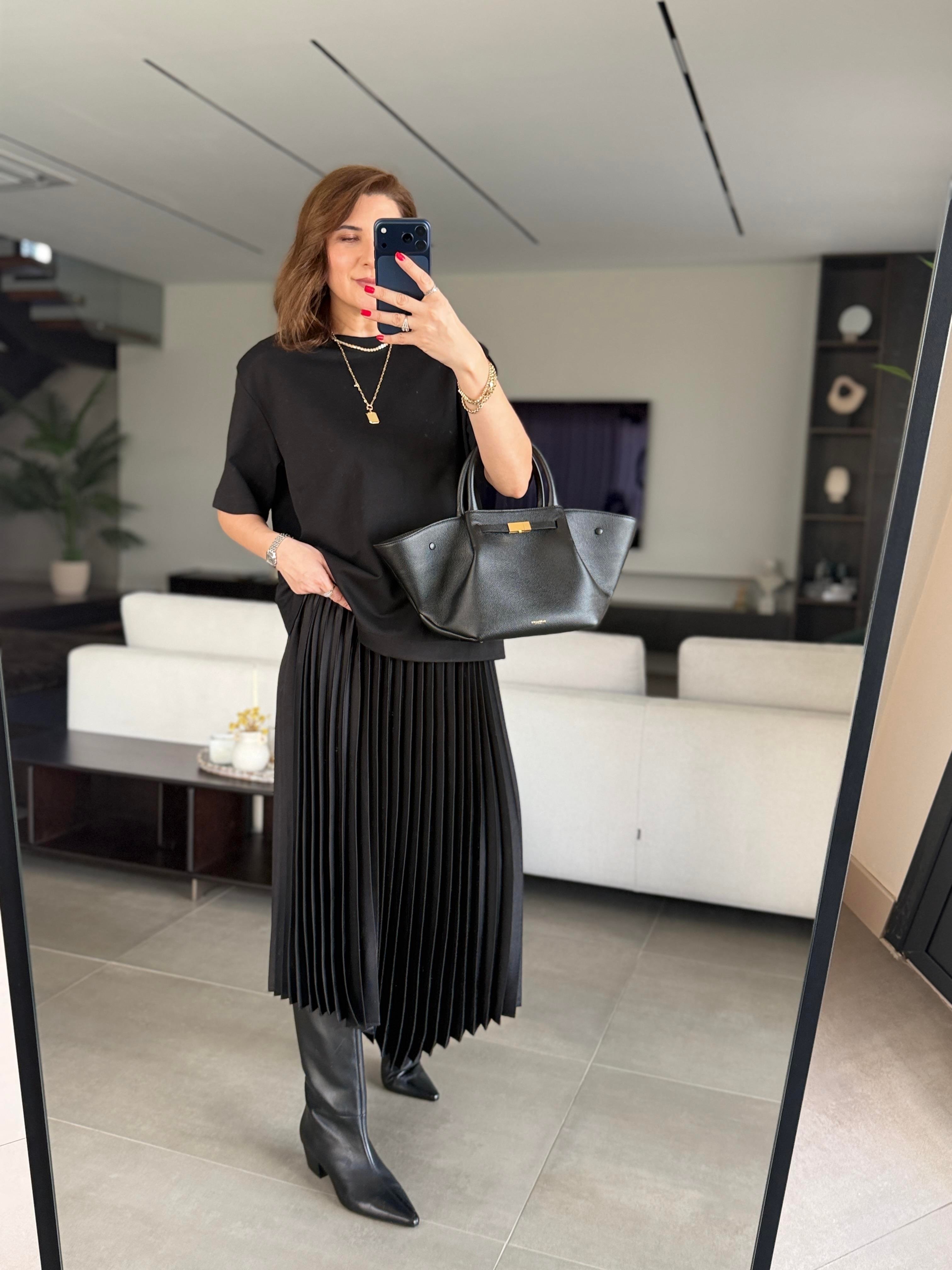 Piliseli T-shirt Detaylı Elbise