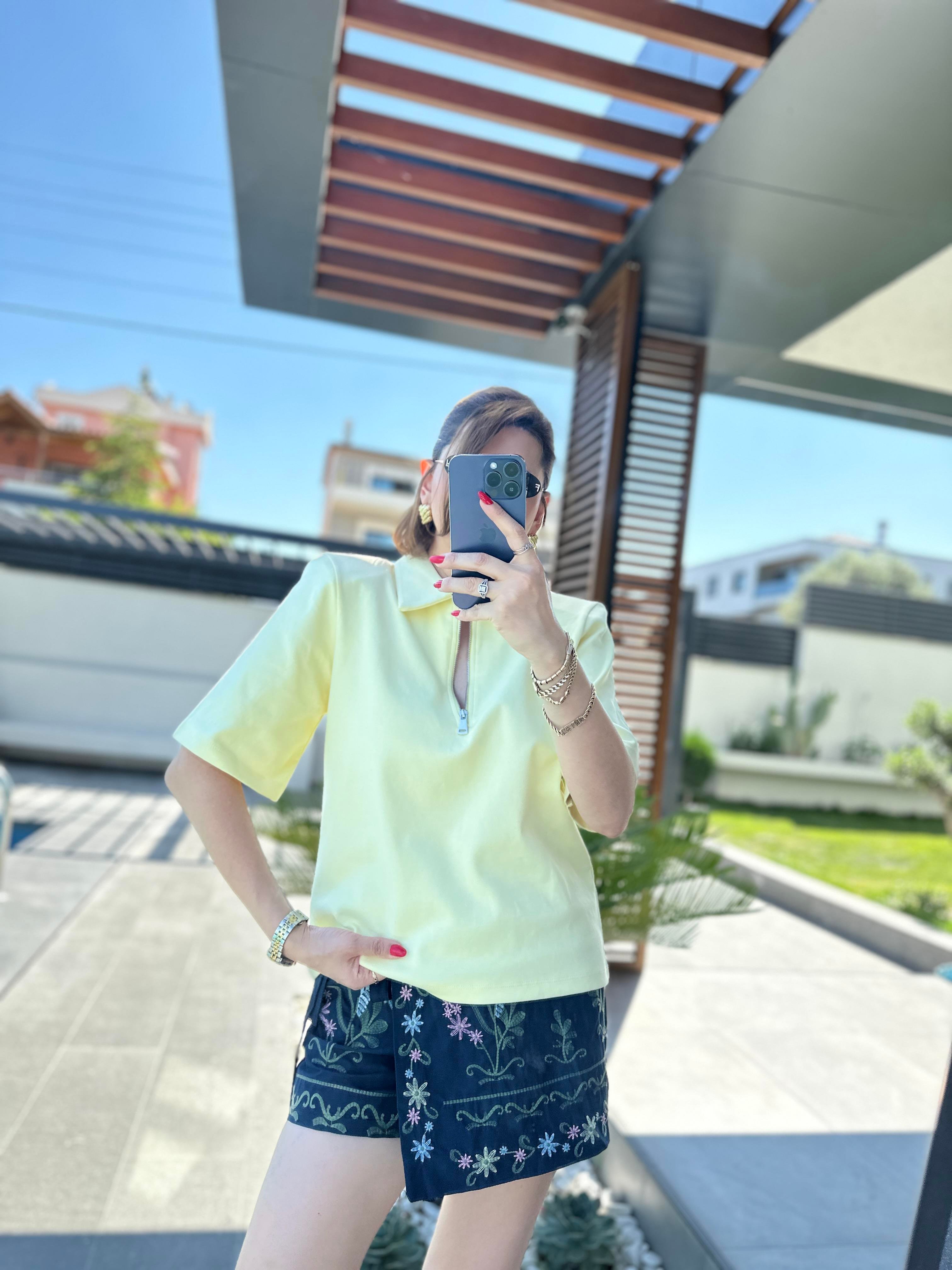 Sarı Vatkalı Yarım Fermuarlı T-shirt