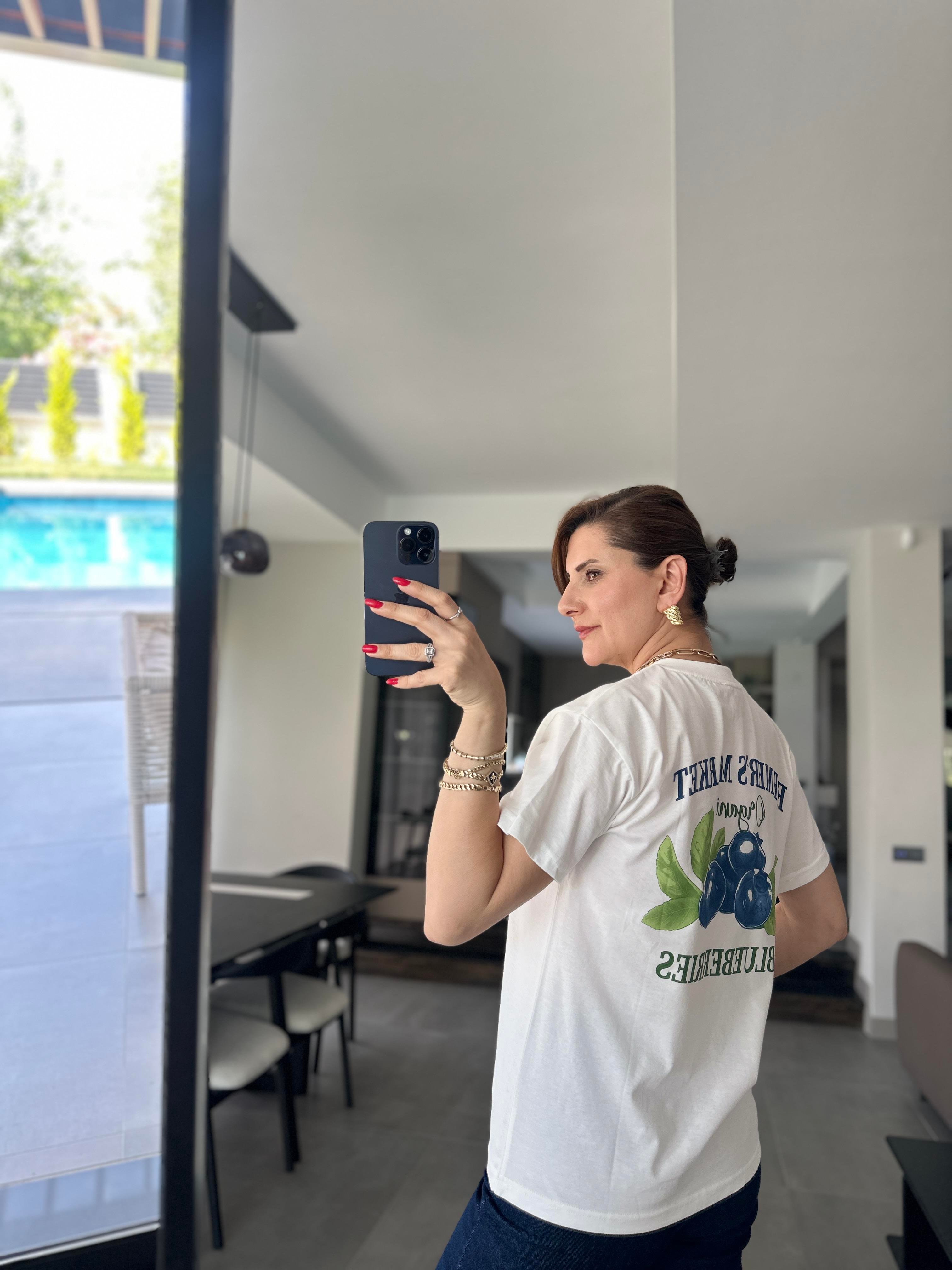 Sırtı Baskılı T-shirt