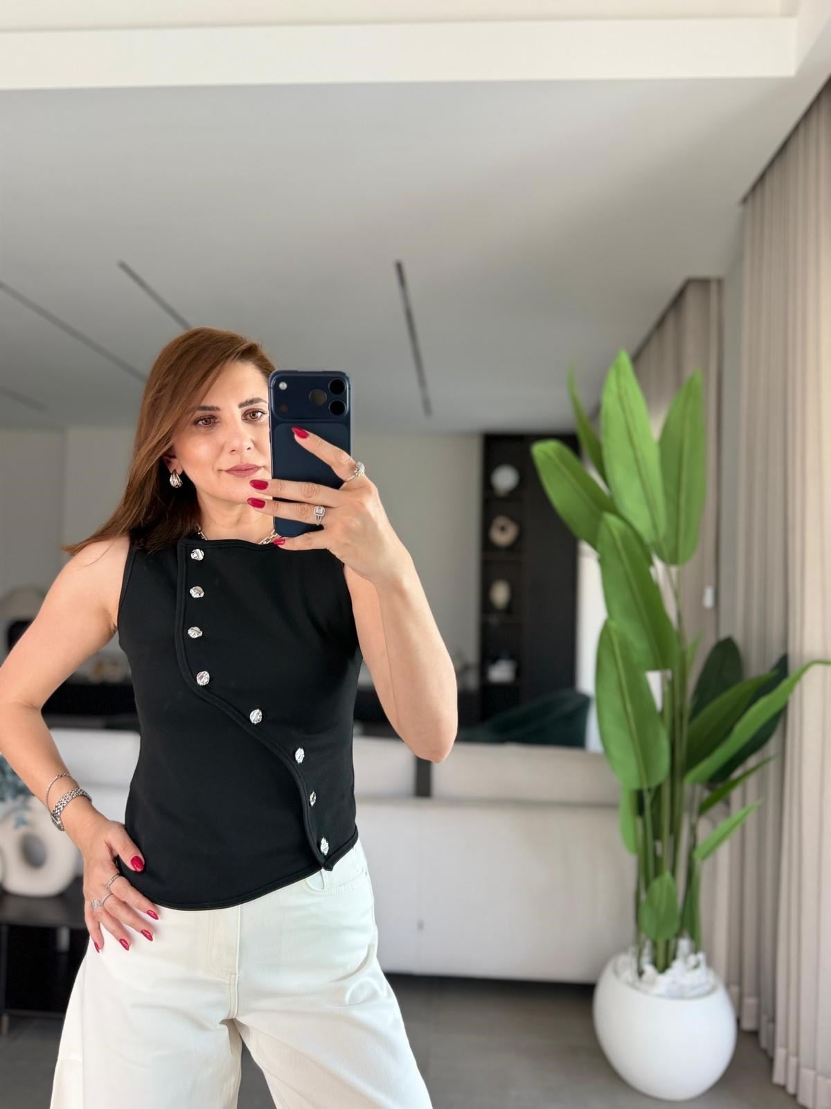 Siyah Asimetrik Düğmeli Bluz