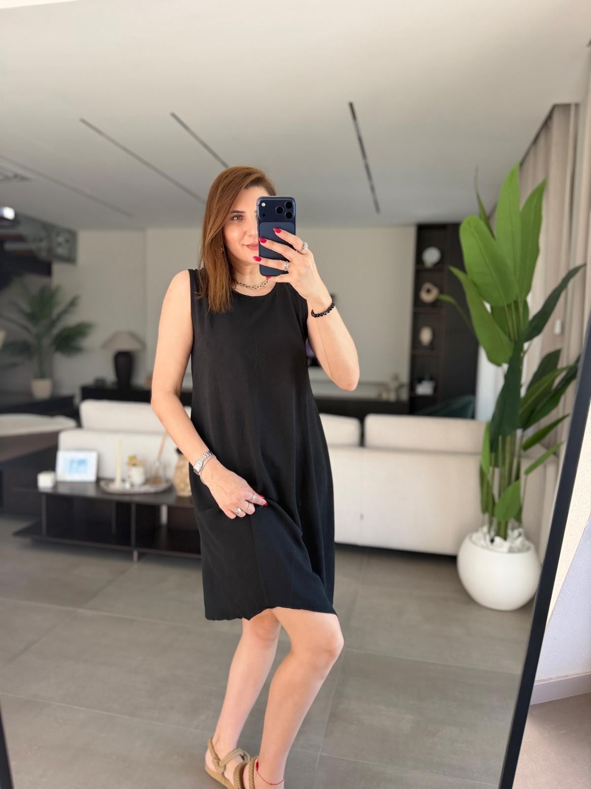 Siyah Ayrobin Kolsuz Elbise