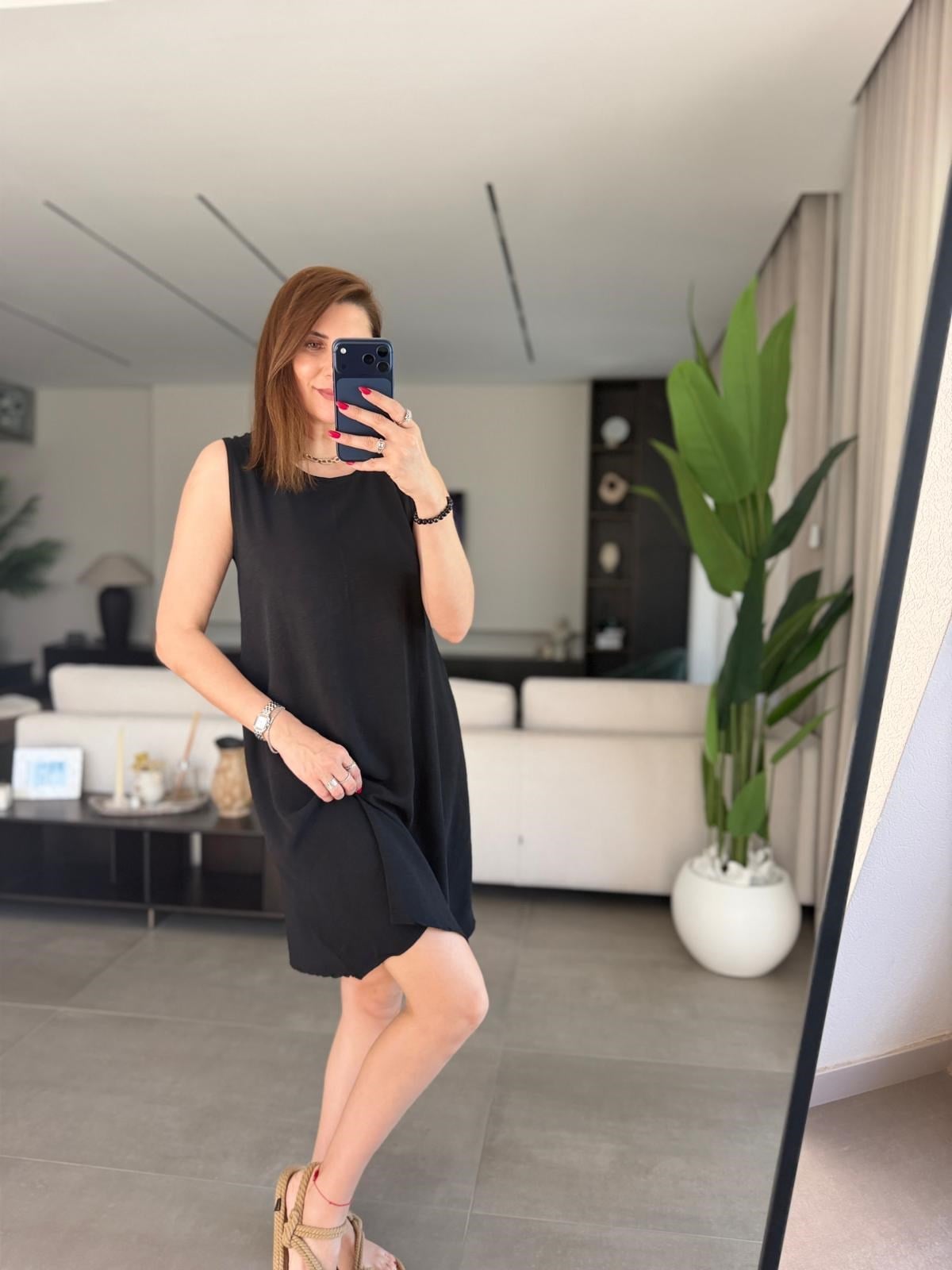 Siyah Ayrobin Kolsuz Elbise