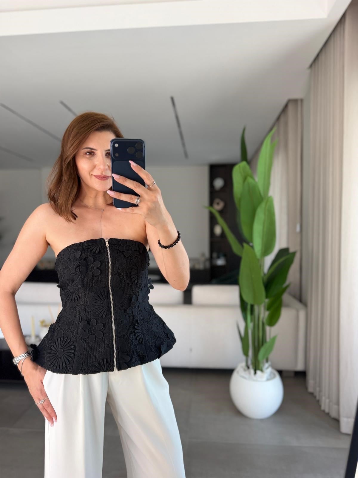Siyah Çiçek Aplikeli Büstiyer