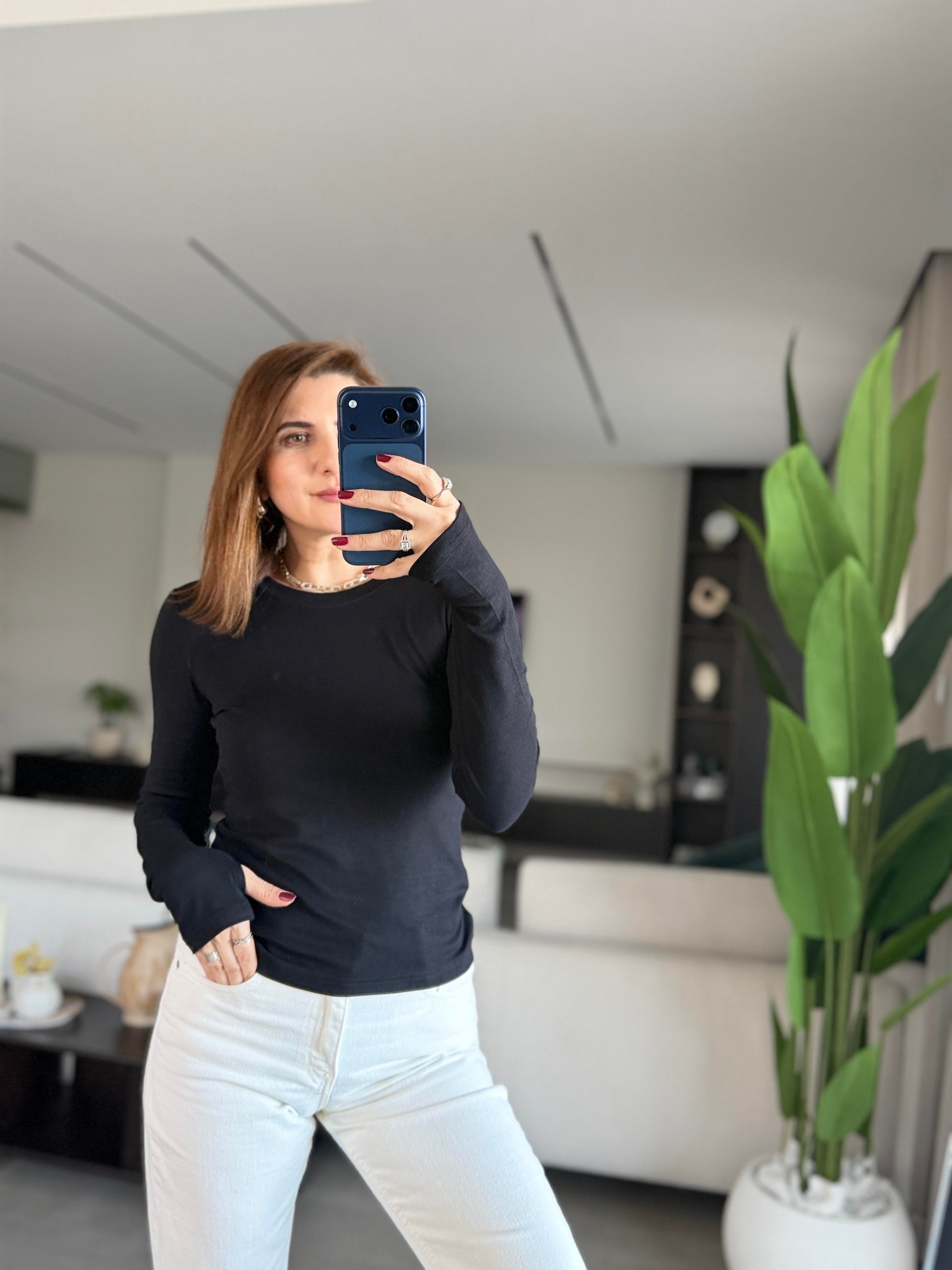Siyah Dora Parmak Geçmeli Bluz