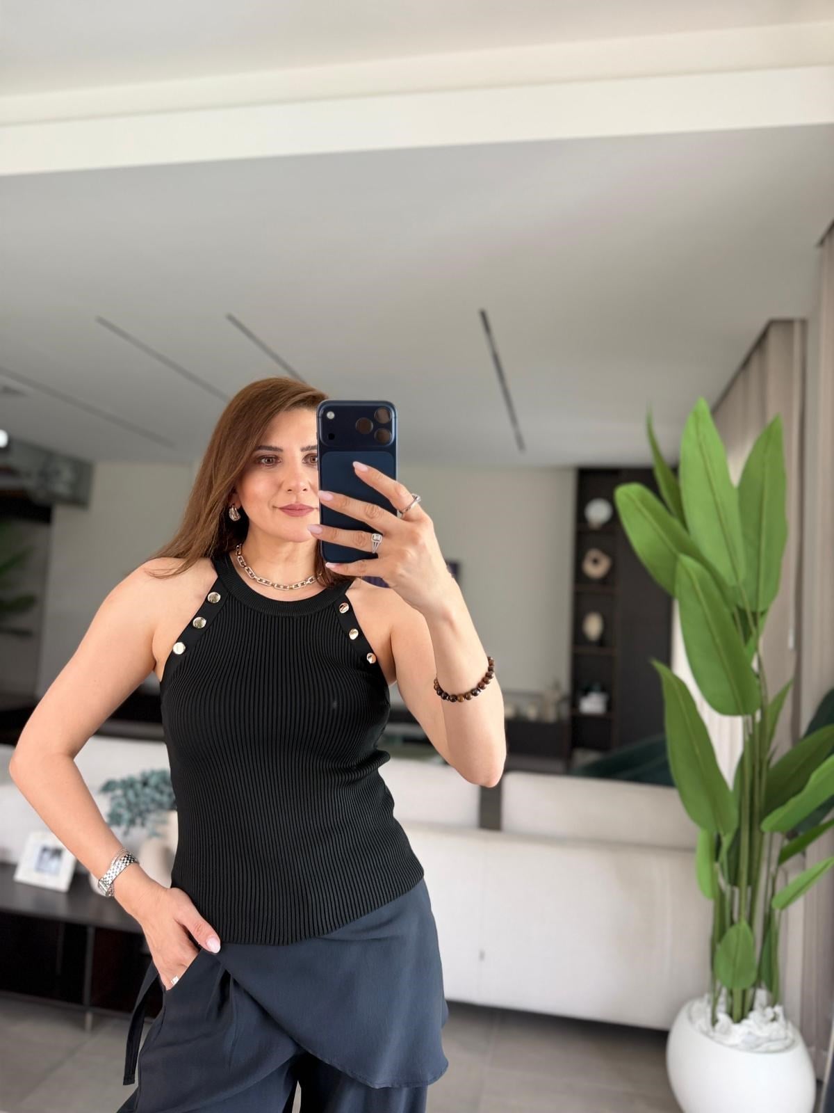 Siyah Düğme Detaylı Triko Atlet