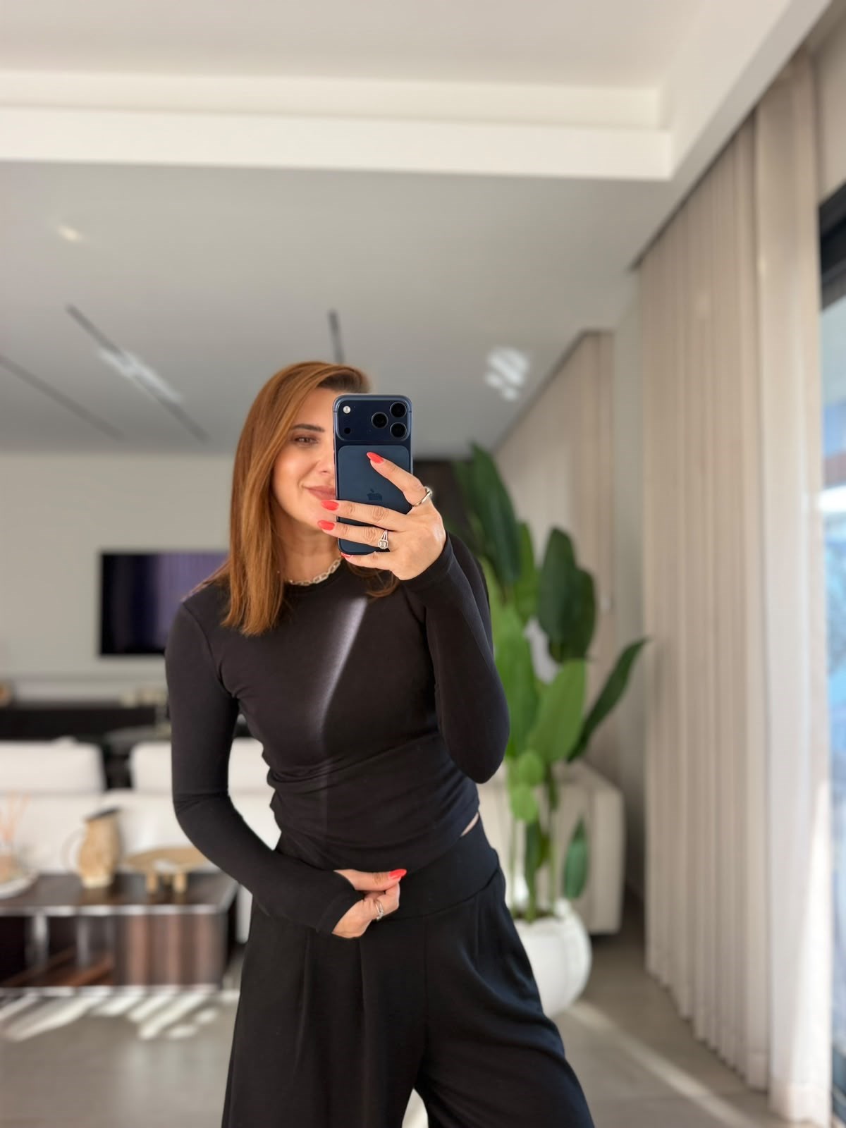 Siyah Elan Parmak Geçmeli Uzun Kollu Bluz