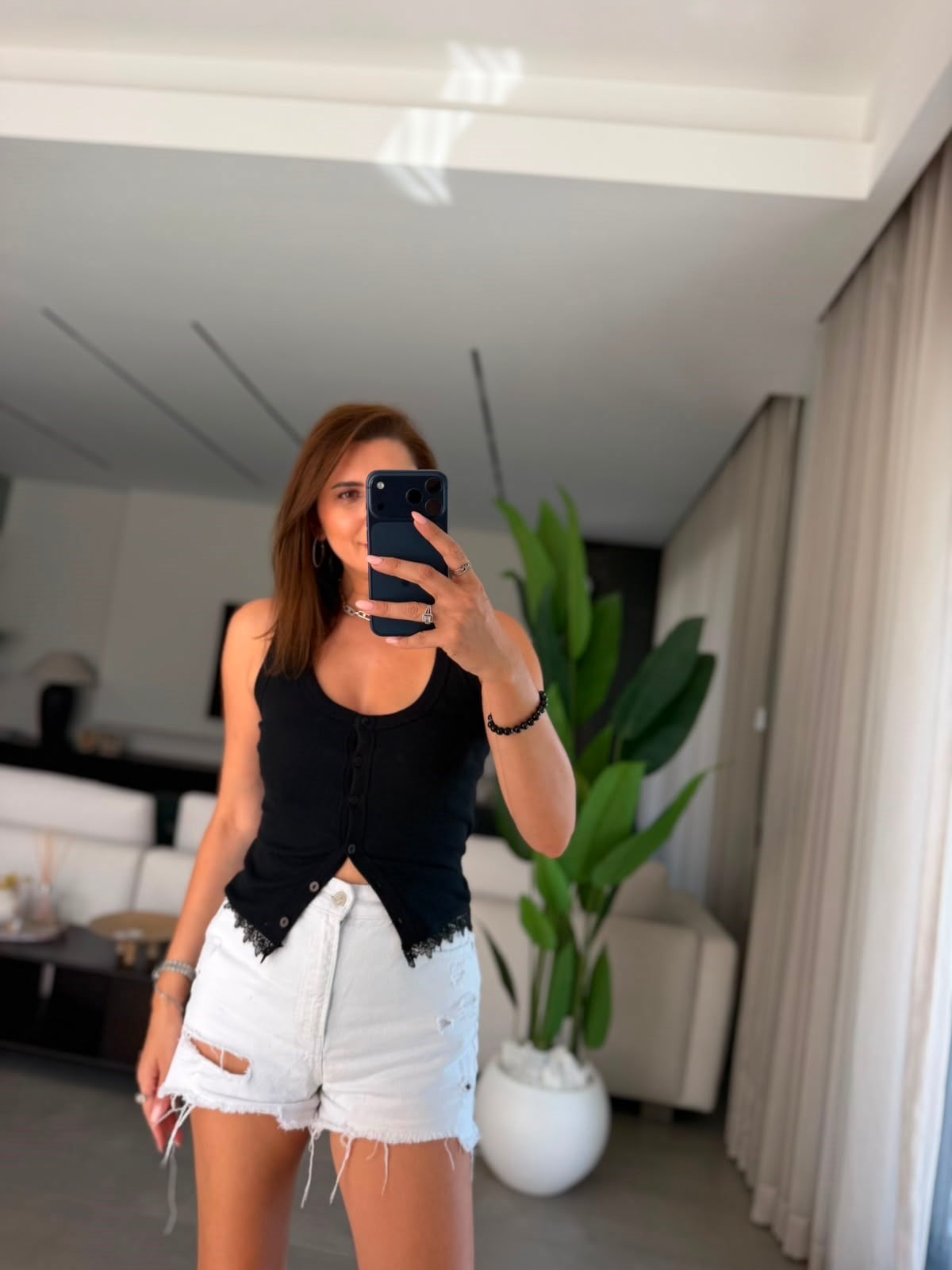 Siyah Eteği Dantelli Ön Düğmeli Atlet