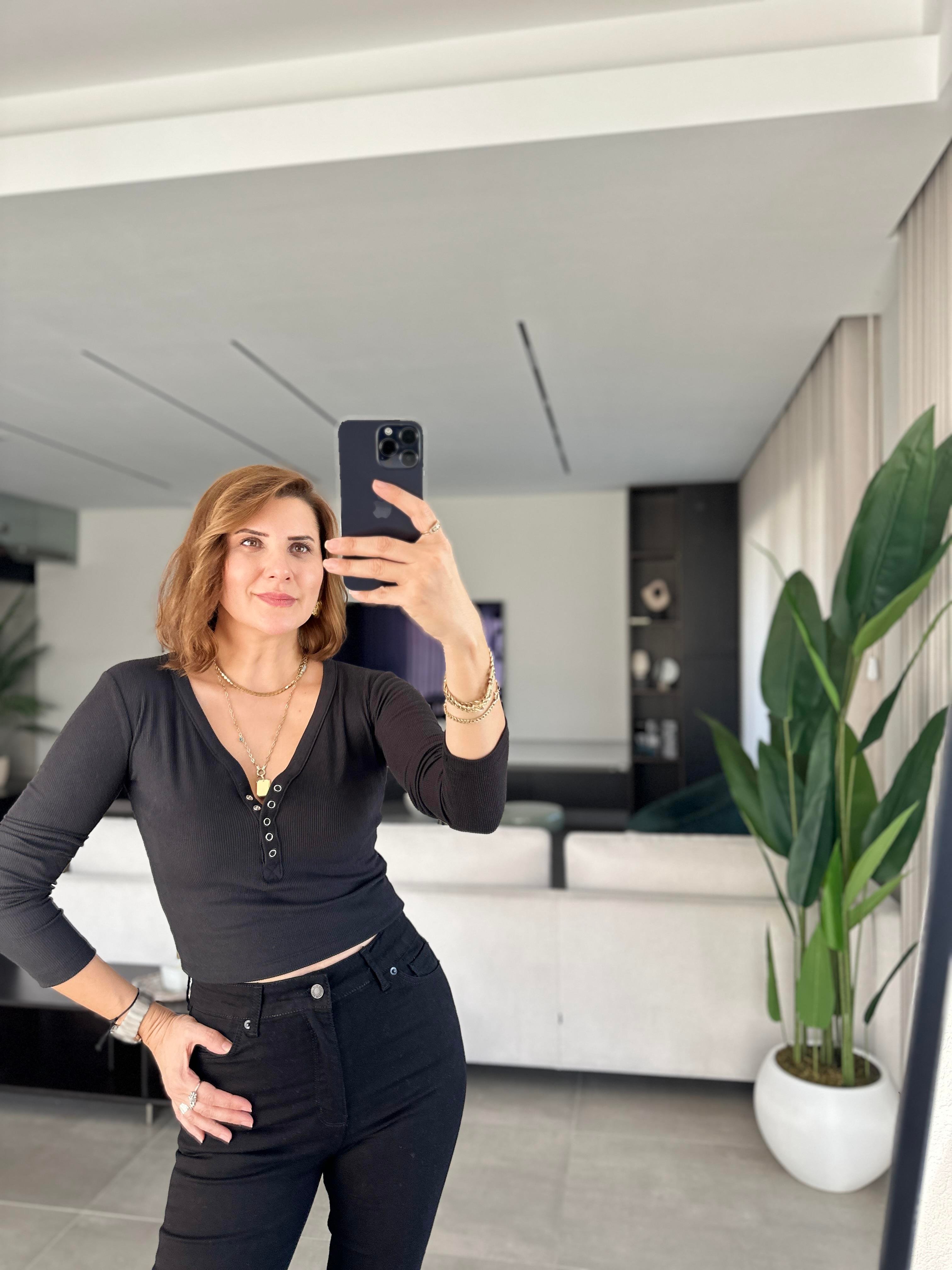 Siyah Fitilli V Yaka Çıtçıtlı Bluz