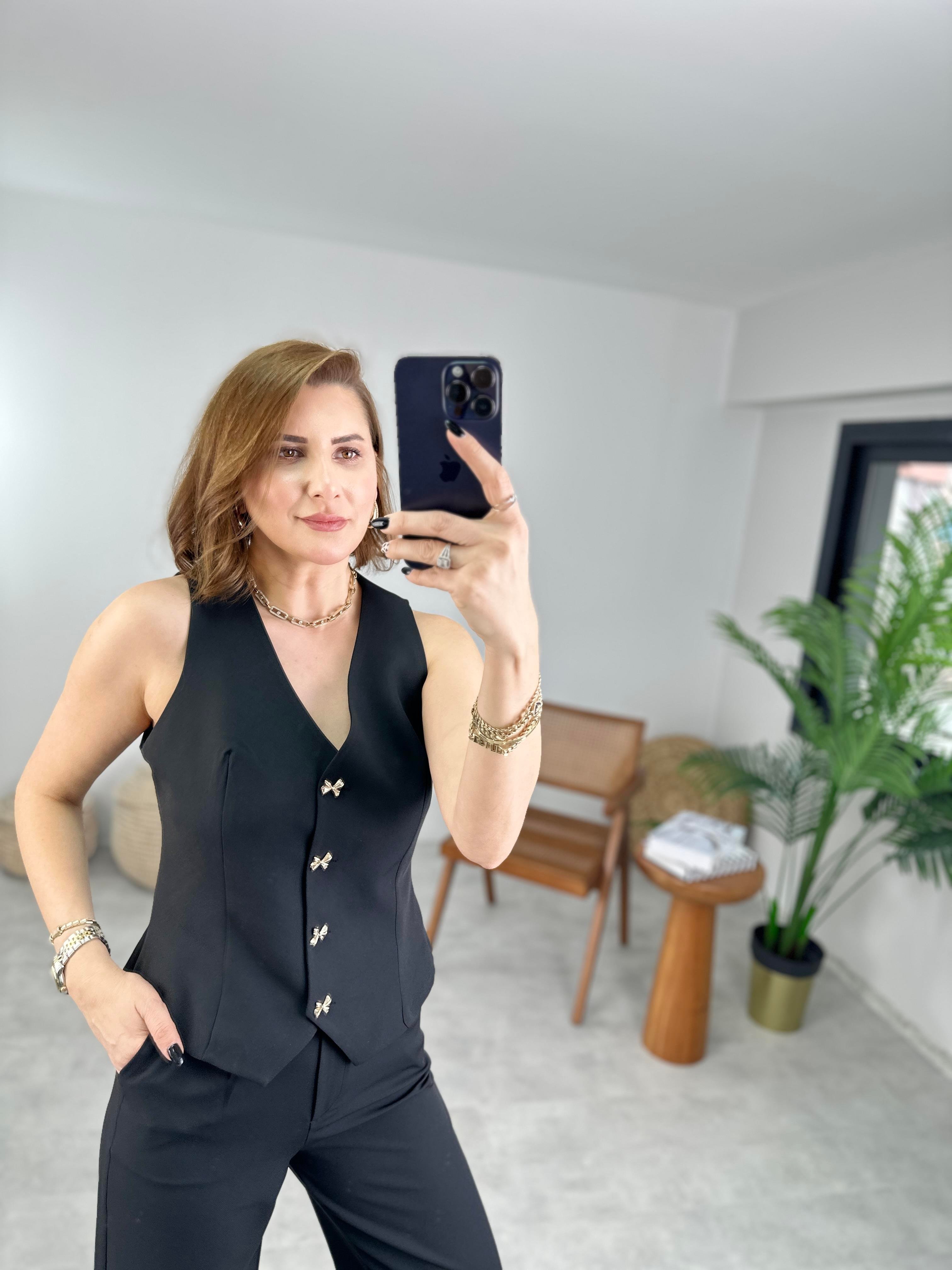 Siyah Fiyonk Düğmeli Yelekli Takım
