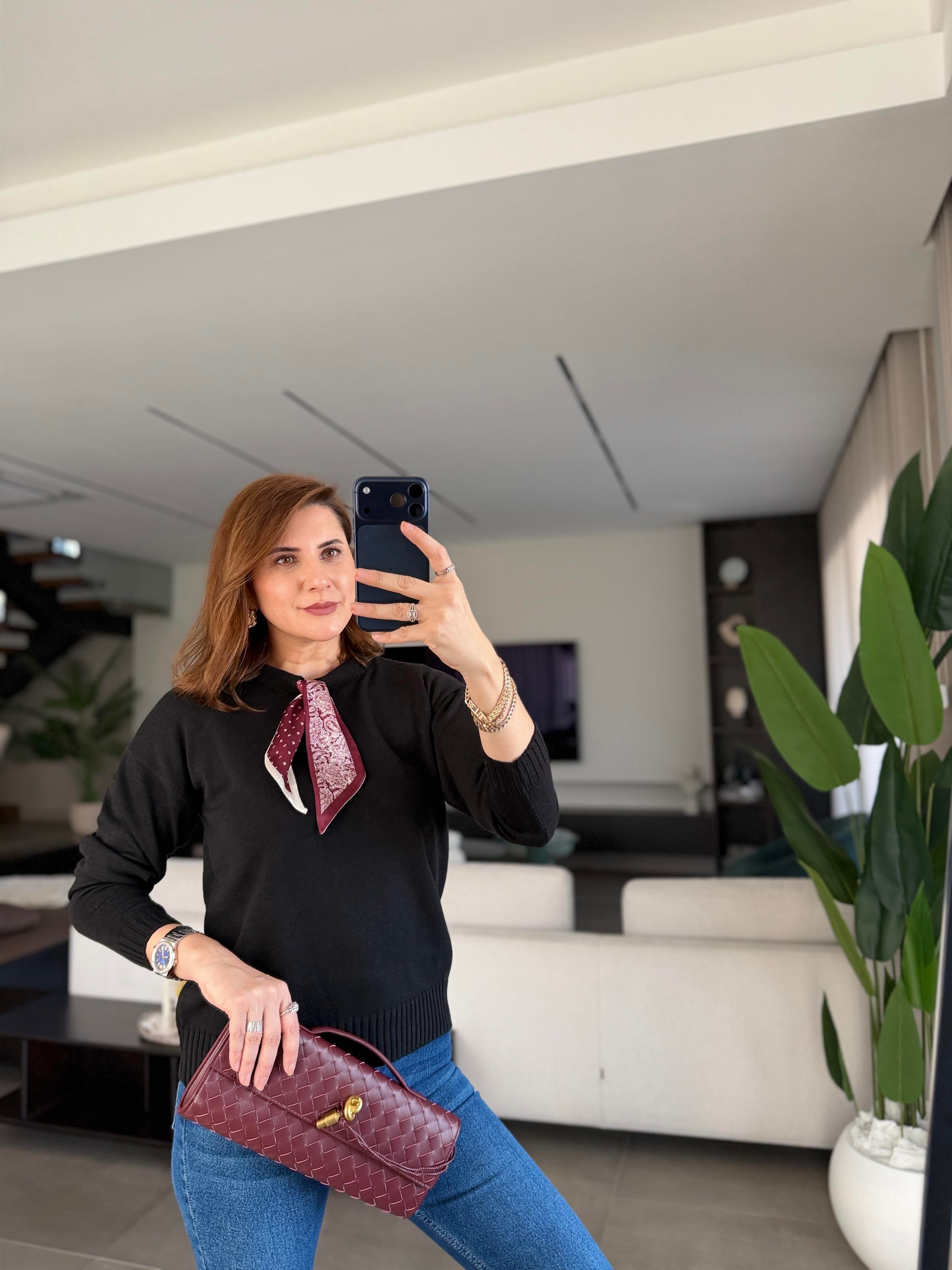 Siyah Fularlı Triko Kazak