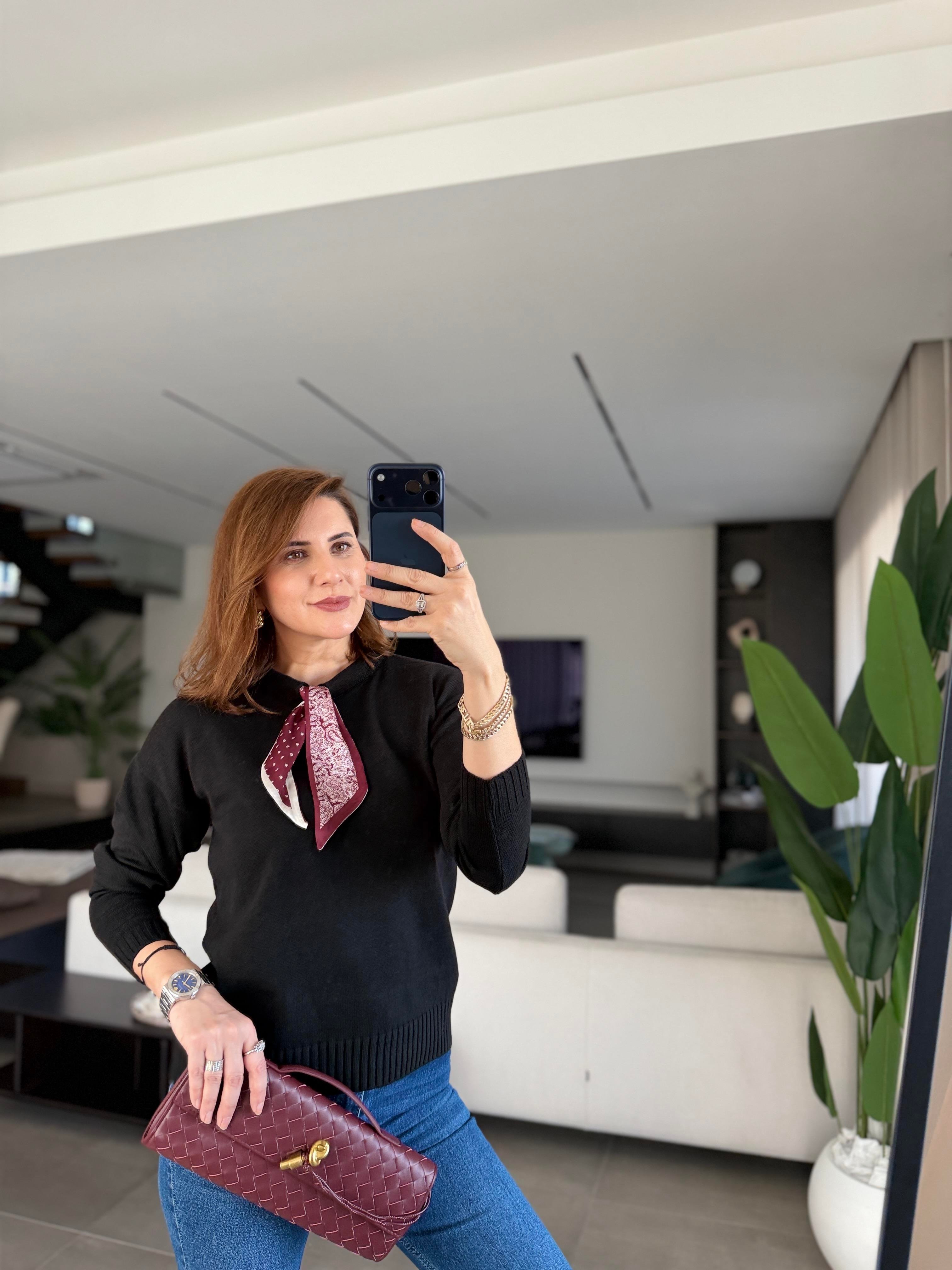 Siyah Fularlı Triko Kazak