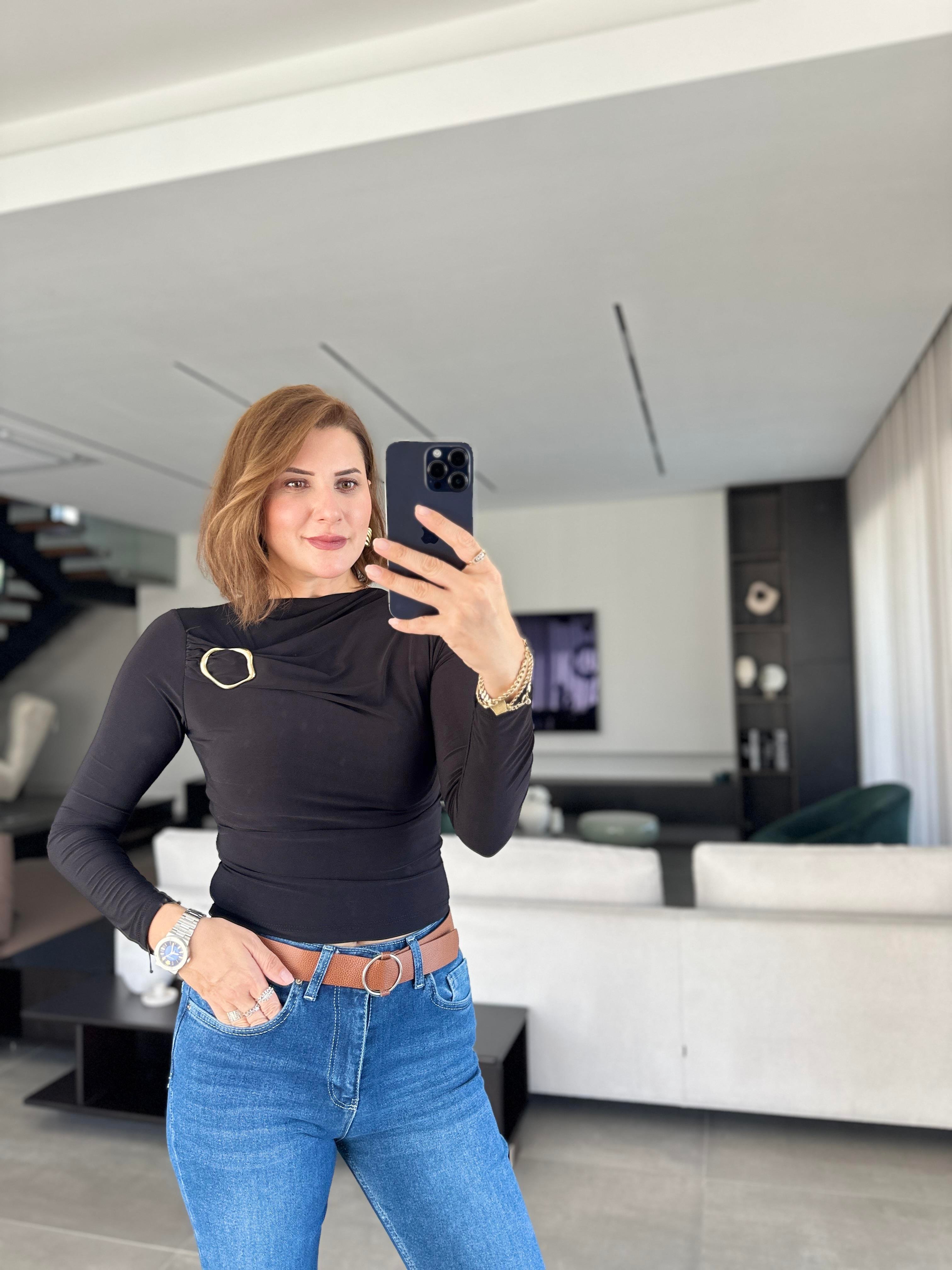 Siyah Göğüs Tokalı Bluz