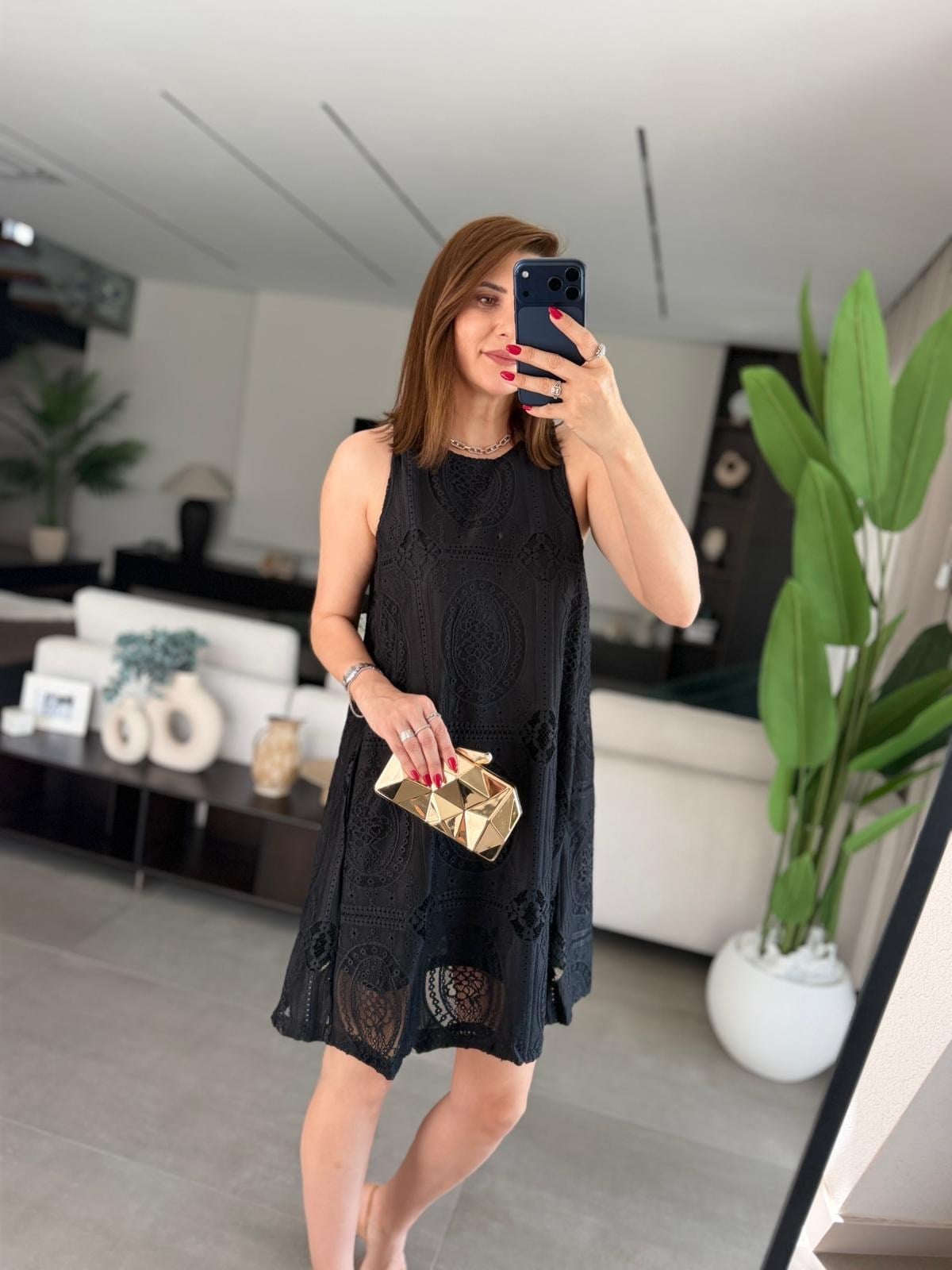Siyah İç Astarlı Güpürlü Kolsuz Elbise