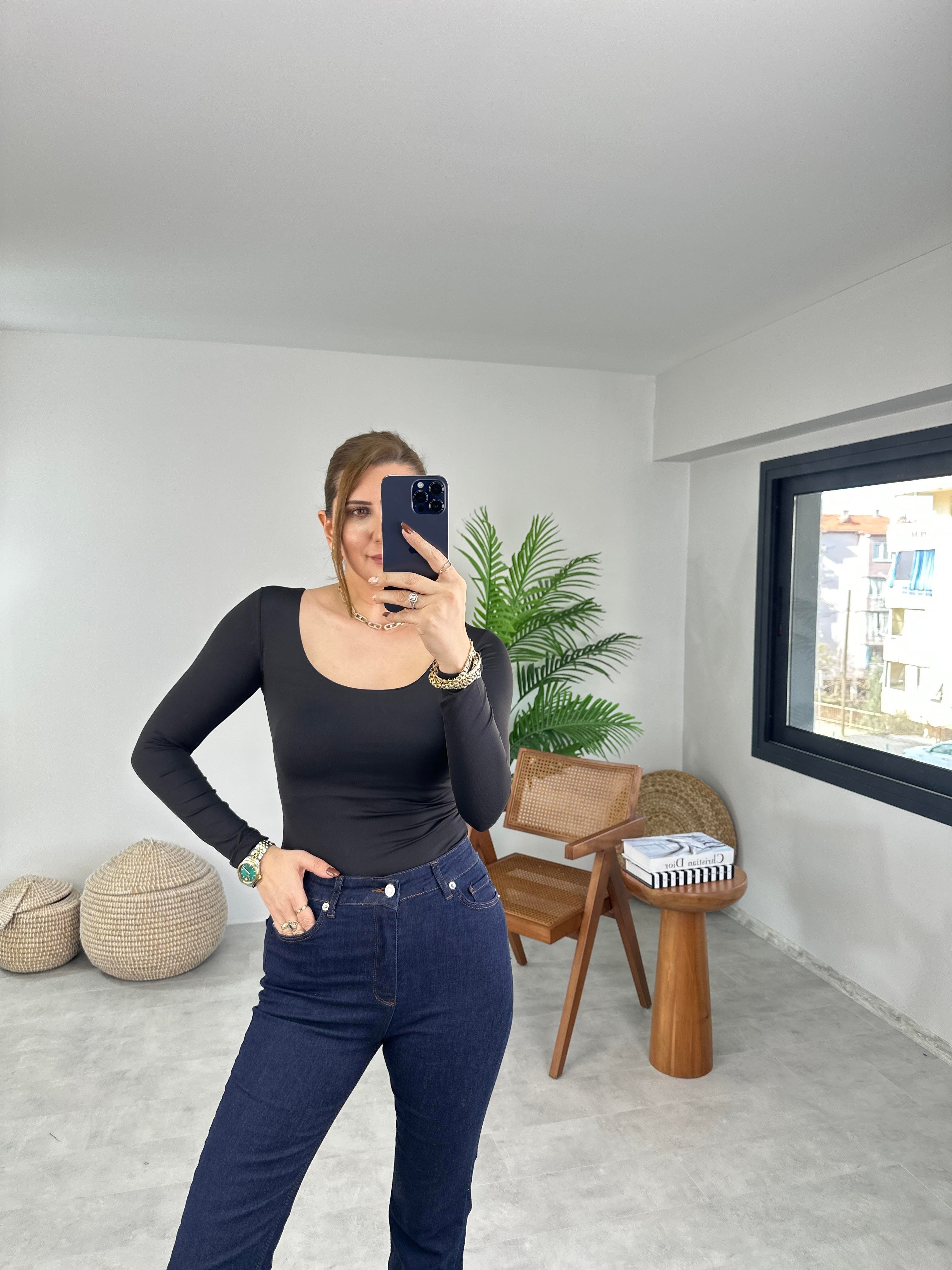 Siyah Kare Yaka Badi