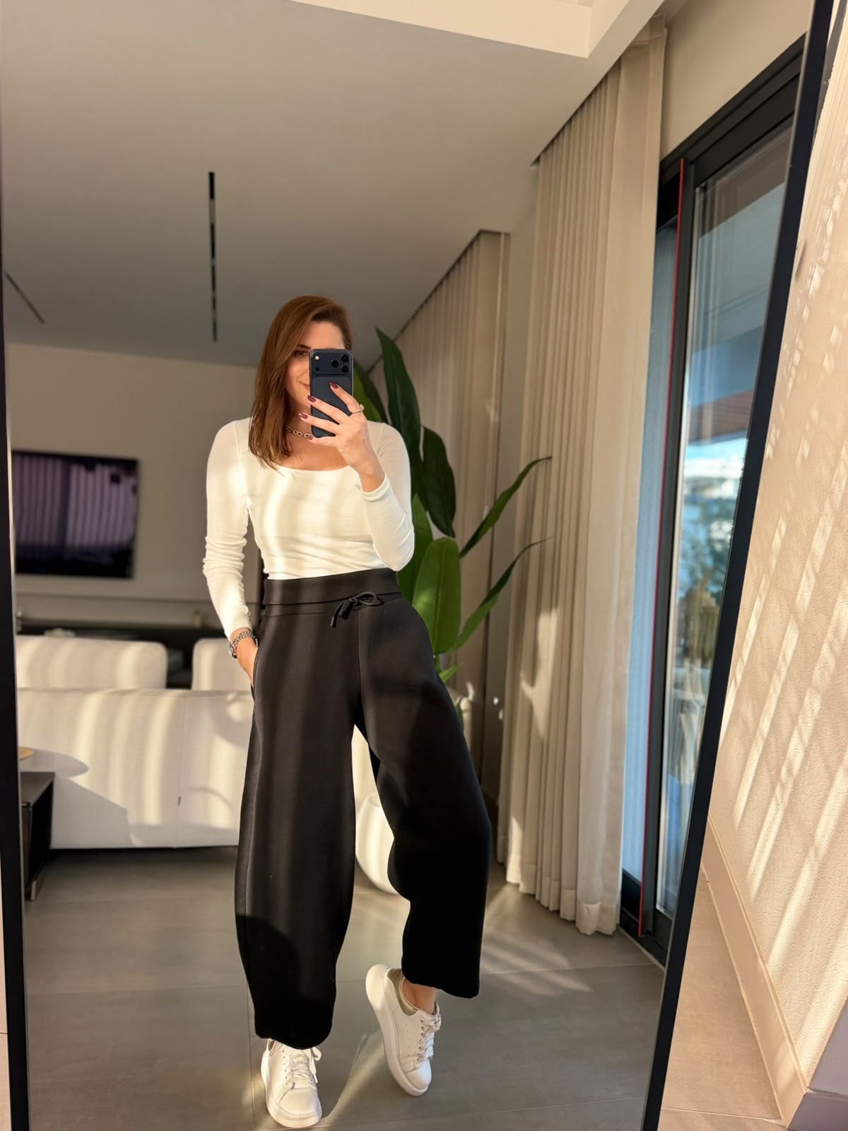 Siyah Kaşkorse Kemerli Pantolon