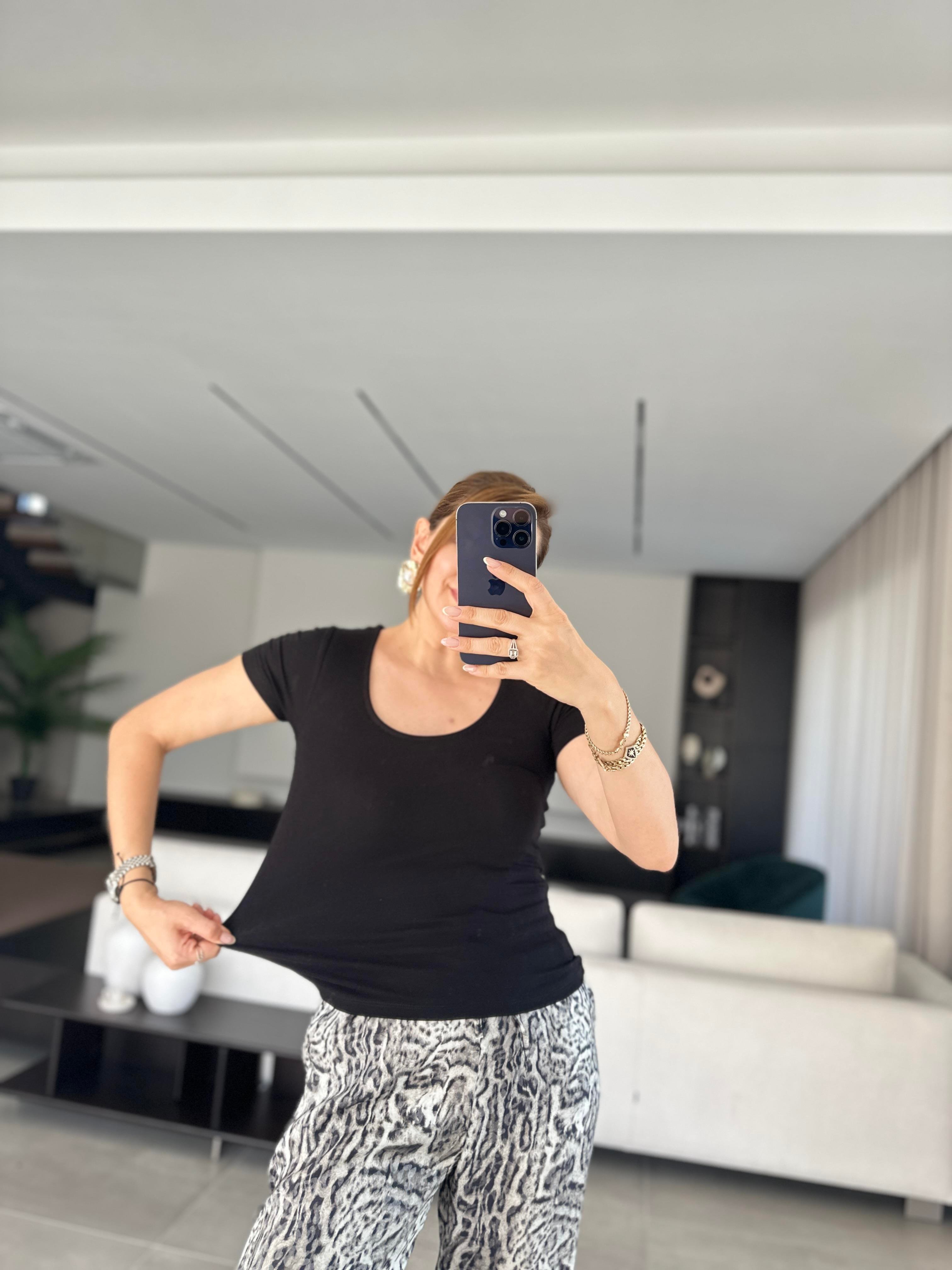 Siyah Kepçe Yaka T-shirt