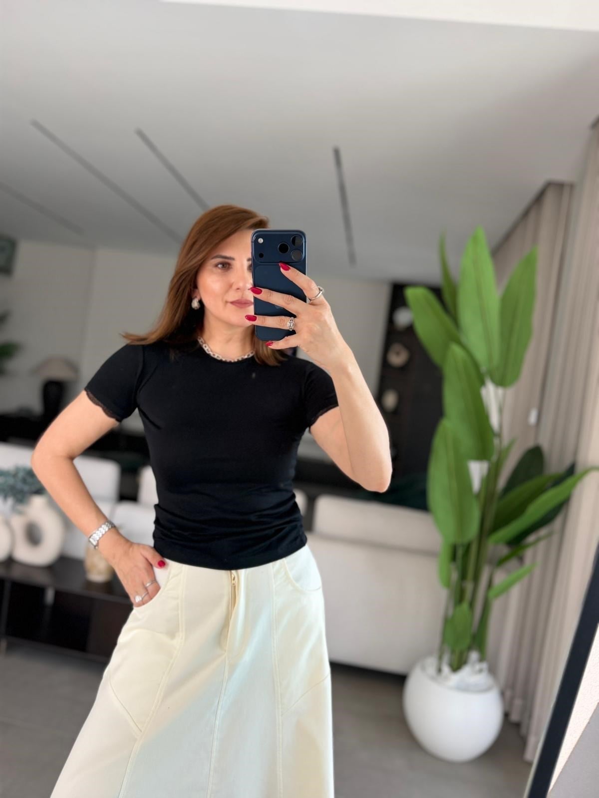 Siyah Kol Dantel Detay T-shirt