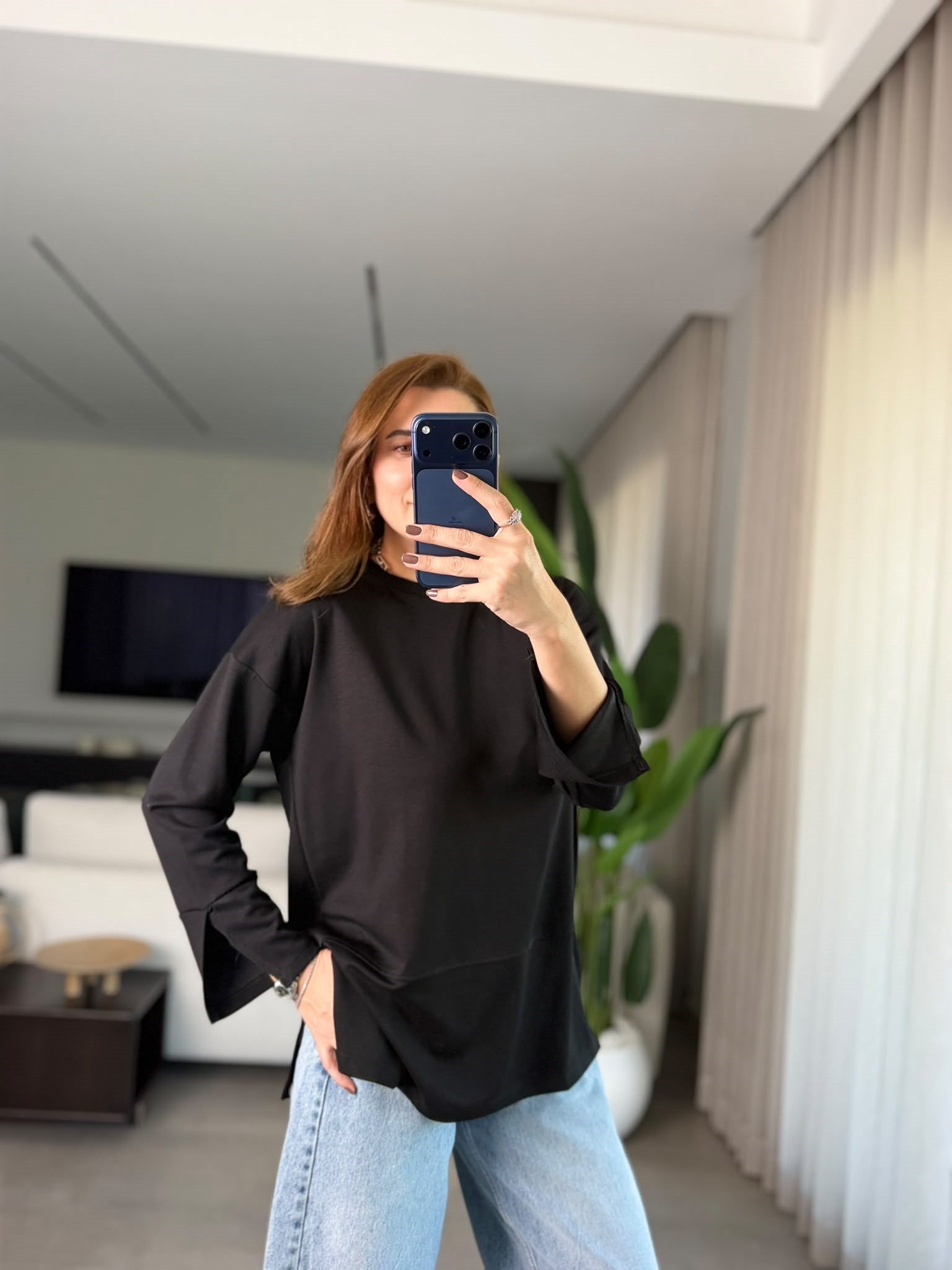 Siyah Manşet Yırtmaçlı Sweatshırt
