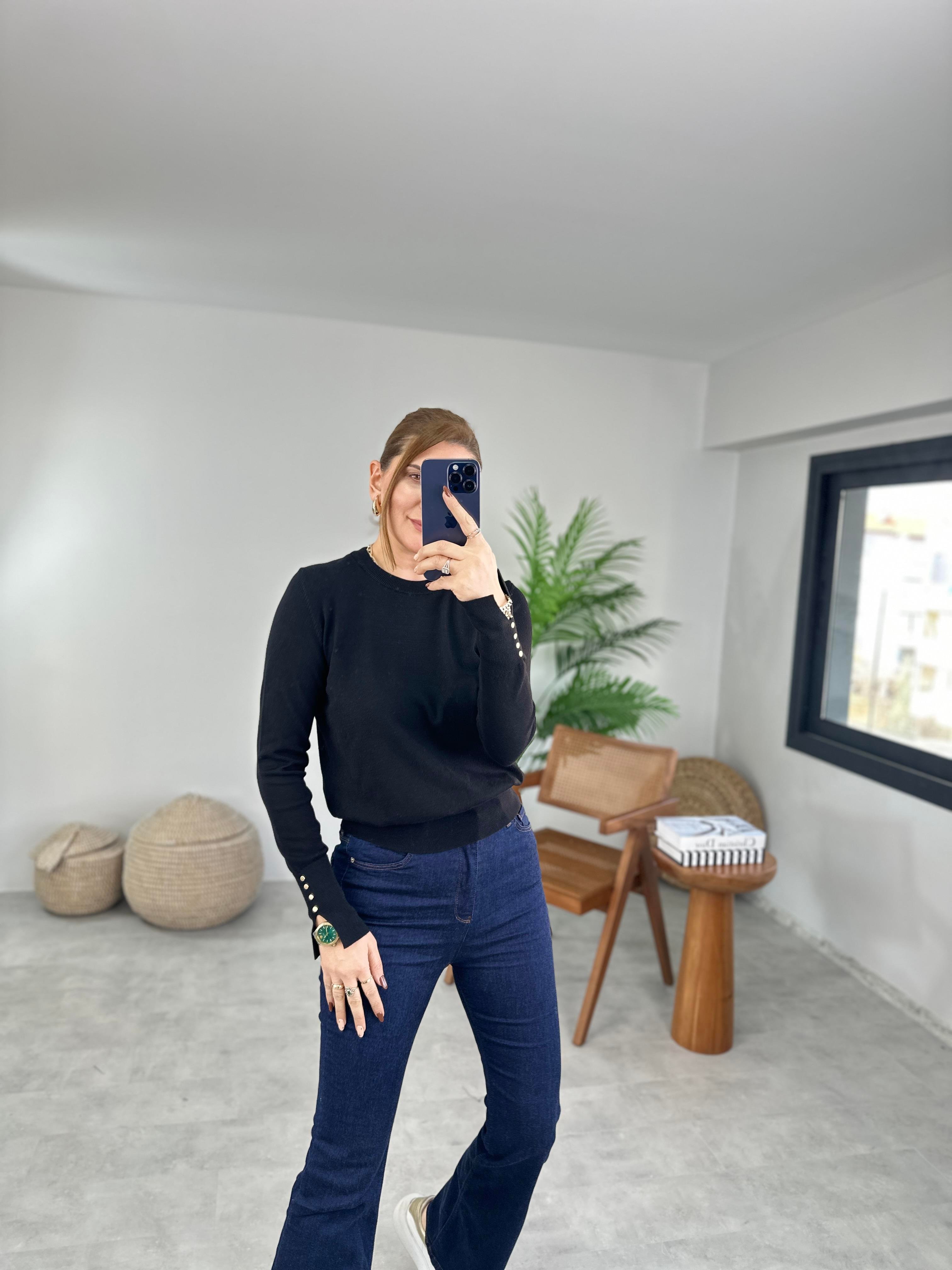 Siyah Manşetleri Çıtçıt Detaylı Bluz