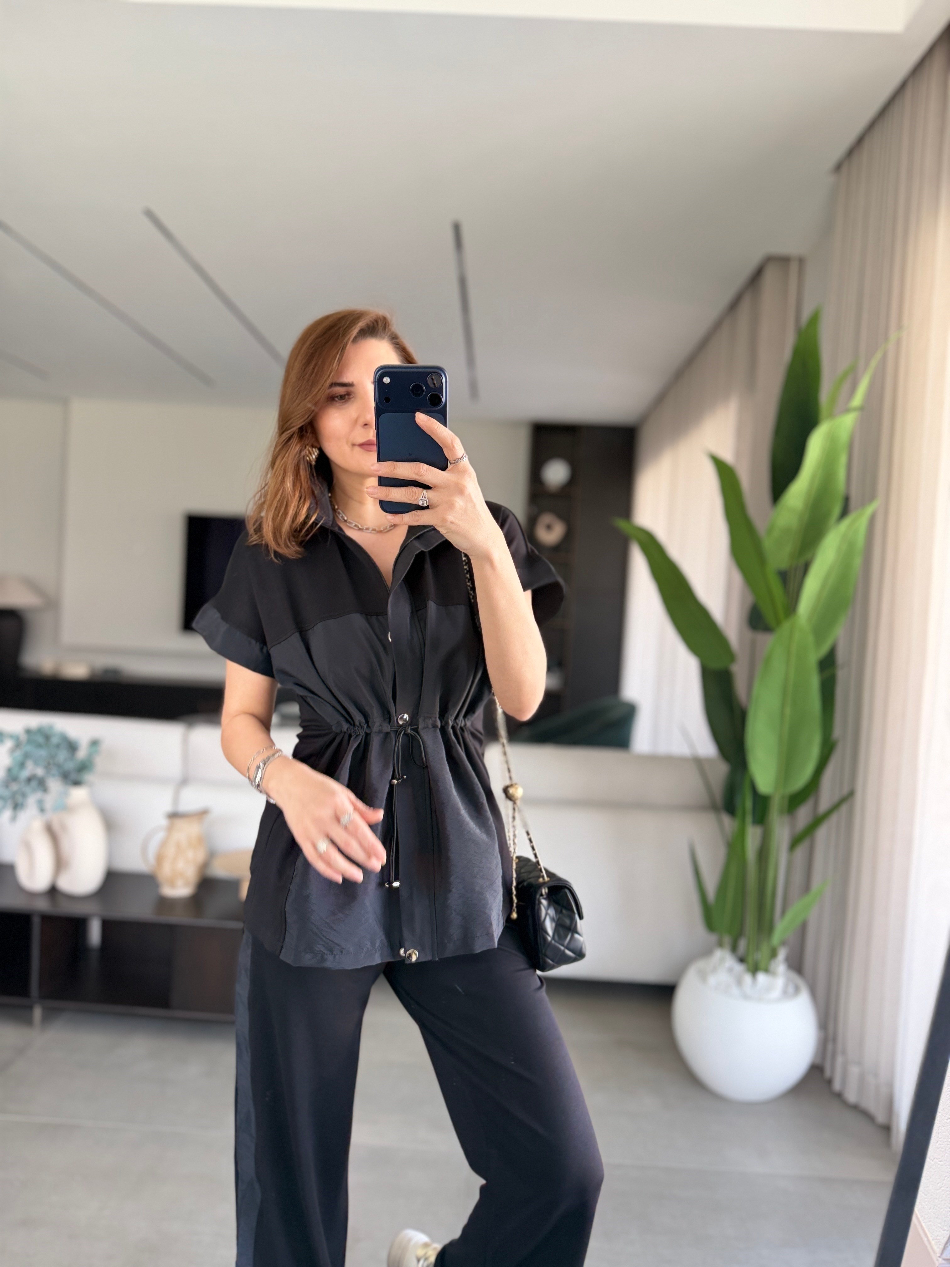 Siyah Modern Çizgi Detaylı Takım