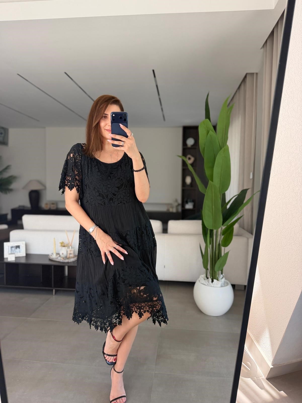 Siyah Omuz Kol  Motif İşlemeli Elbise