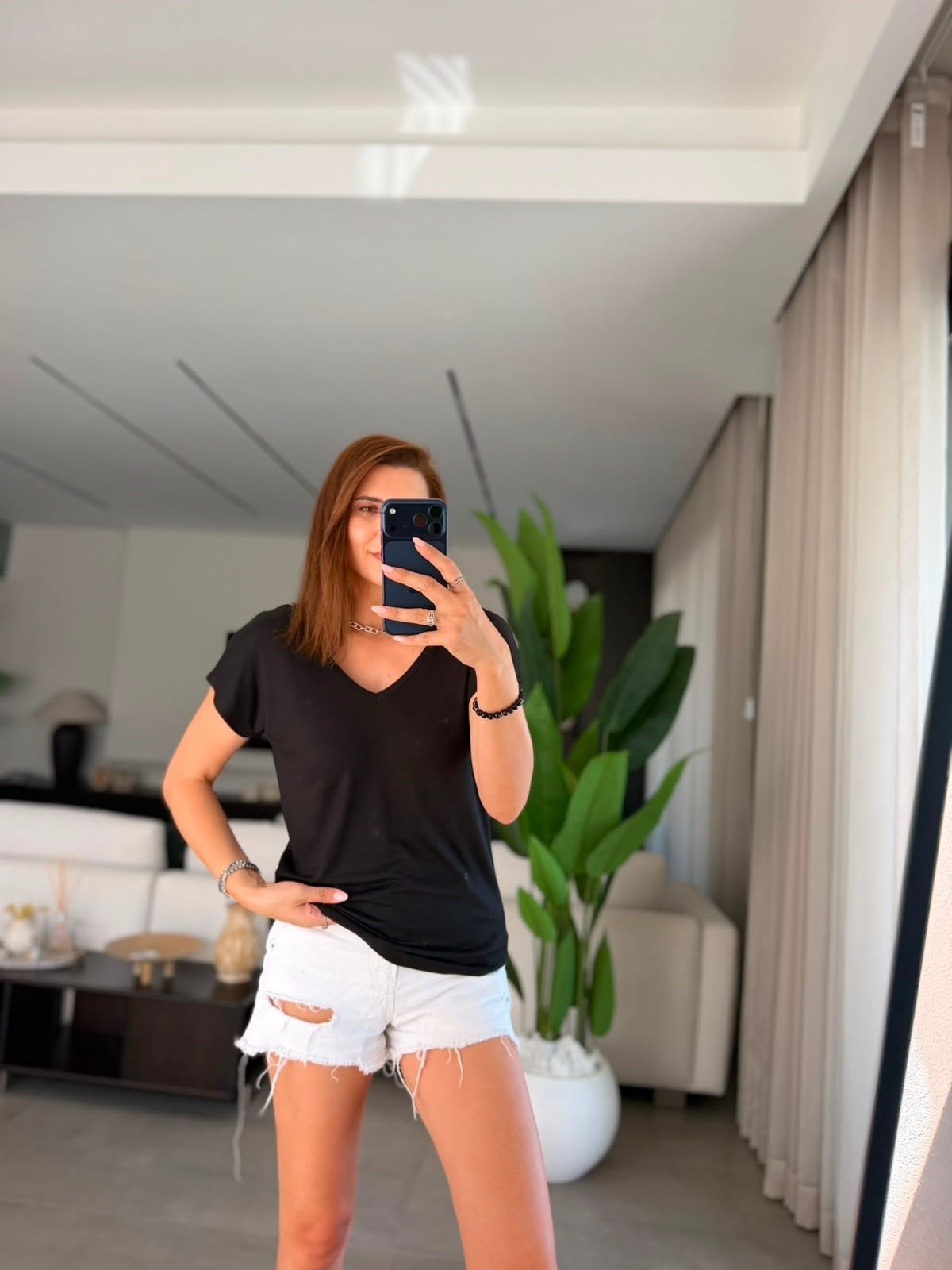 Siyah Ön Ve Arka V Yaka Basic T-shirt