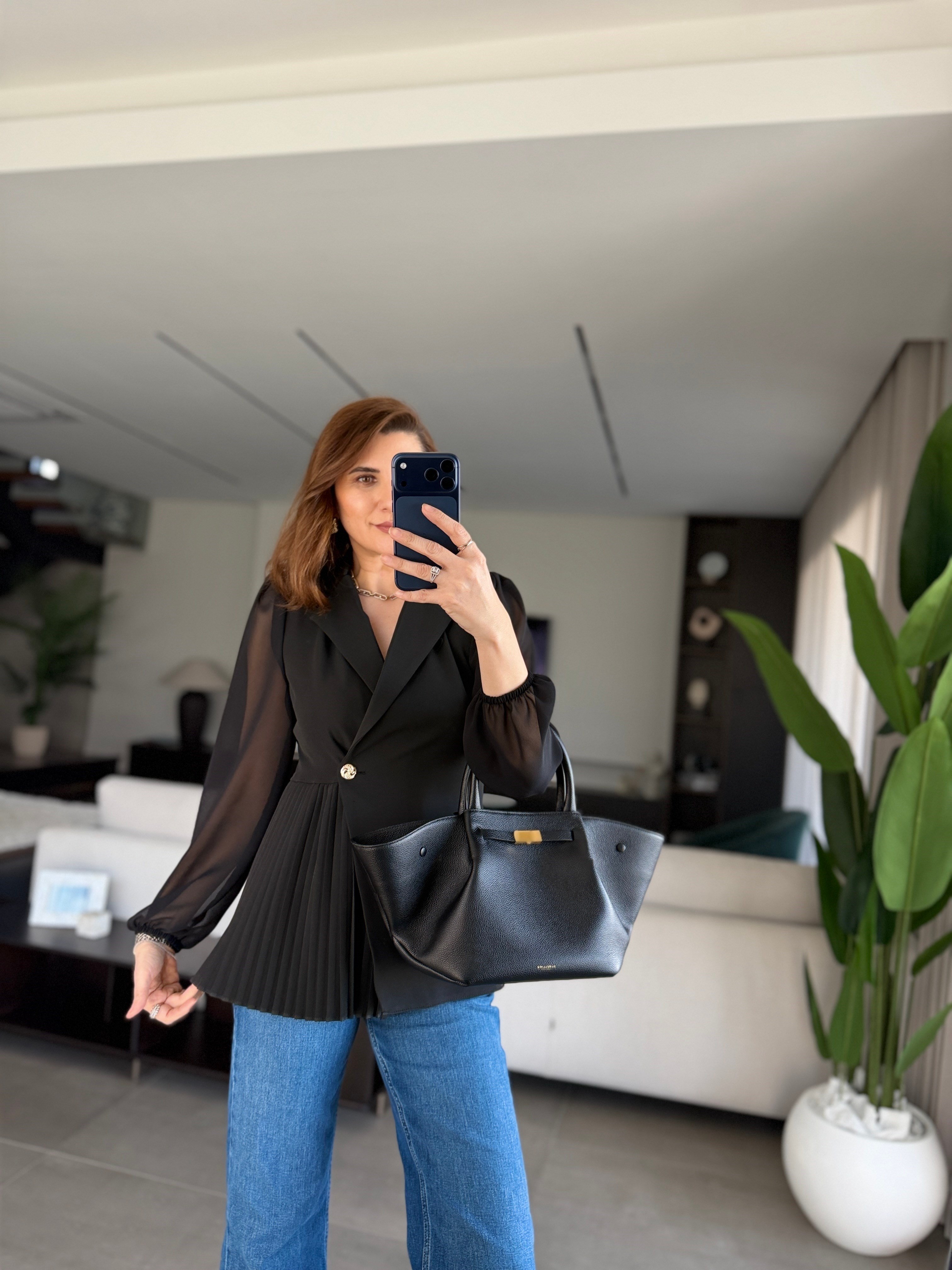 Siyah Pilise Detaylı Şifon Kol Ceket