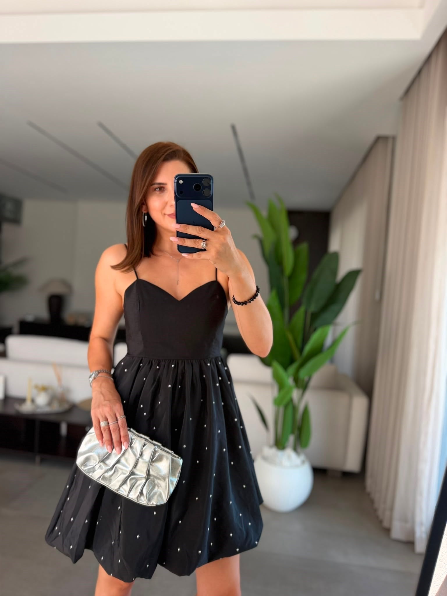 Siyah Serpme Taşlı Kısa  Elbise
