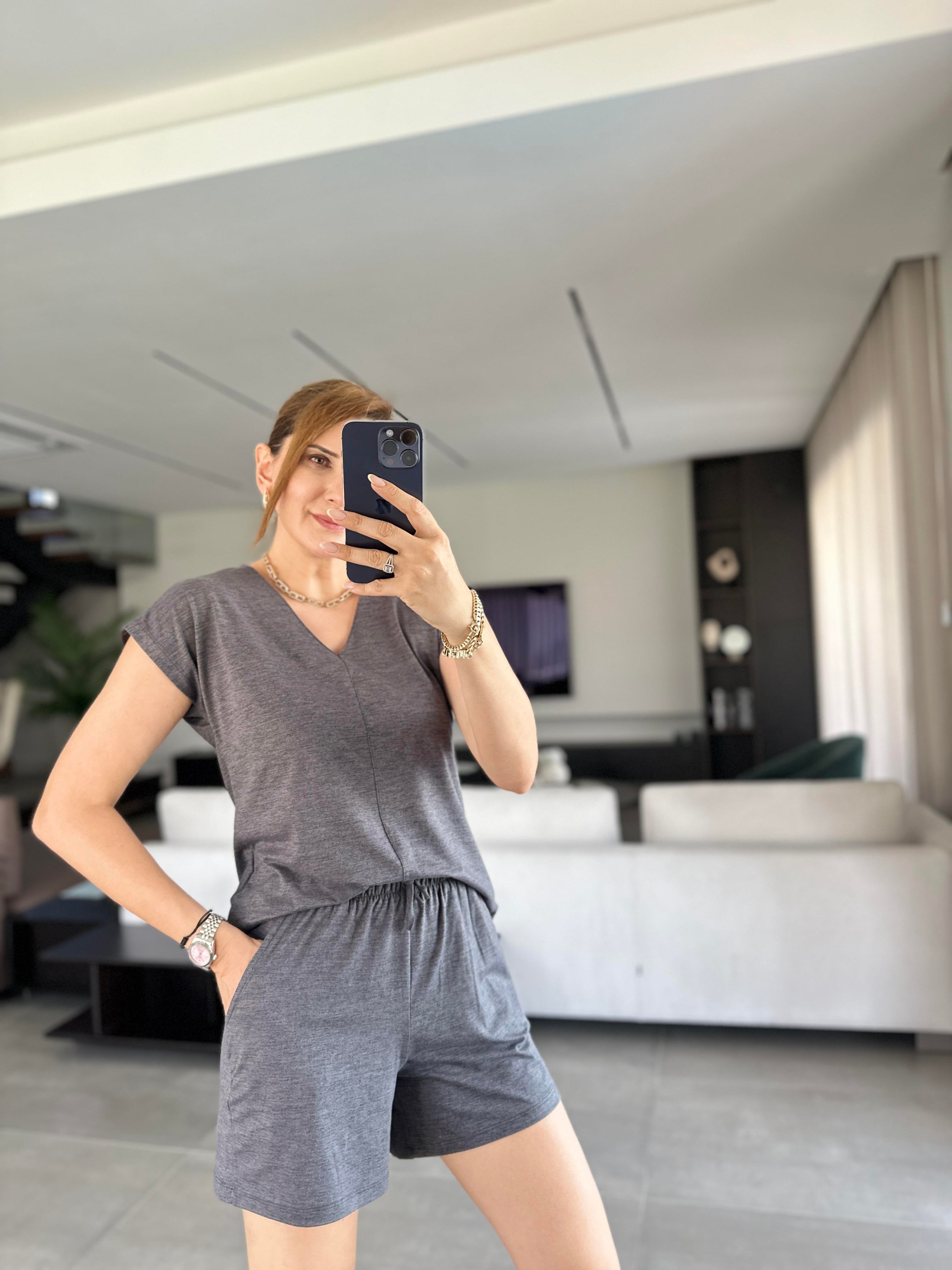 Siyah V Yaka T-Shirt Şort Takım