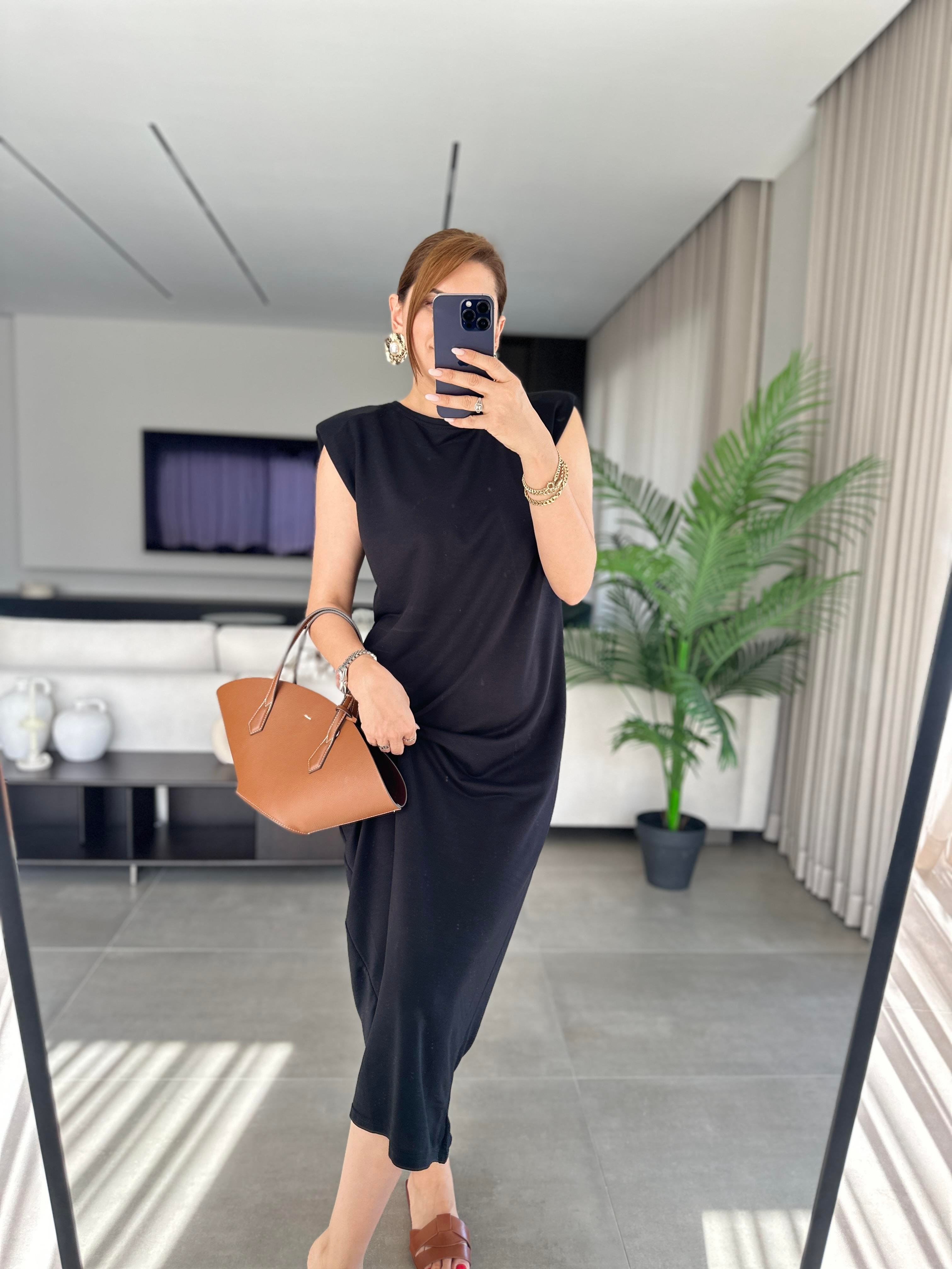 Siyah Vatkalı Basic Elbise