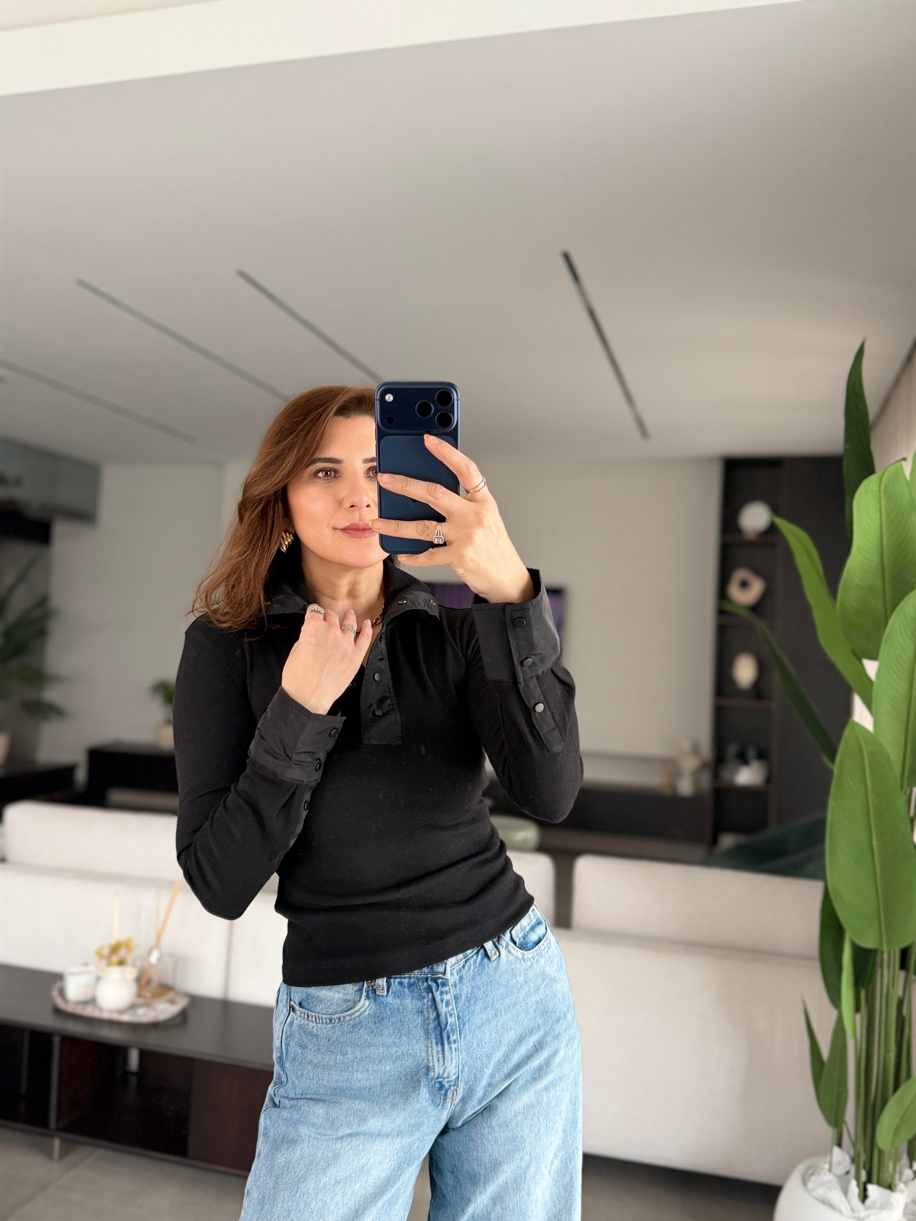 Siyah Yaka Çıtçıtlı Fitilli Bluz
