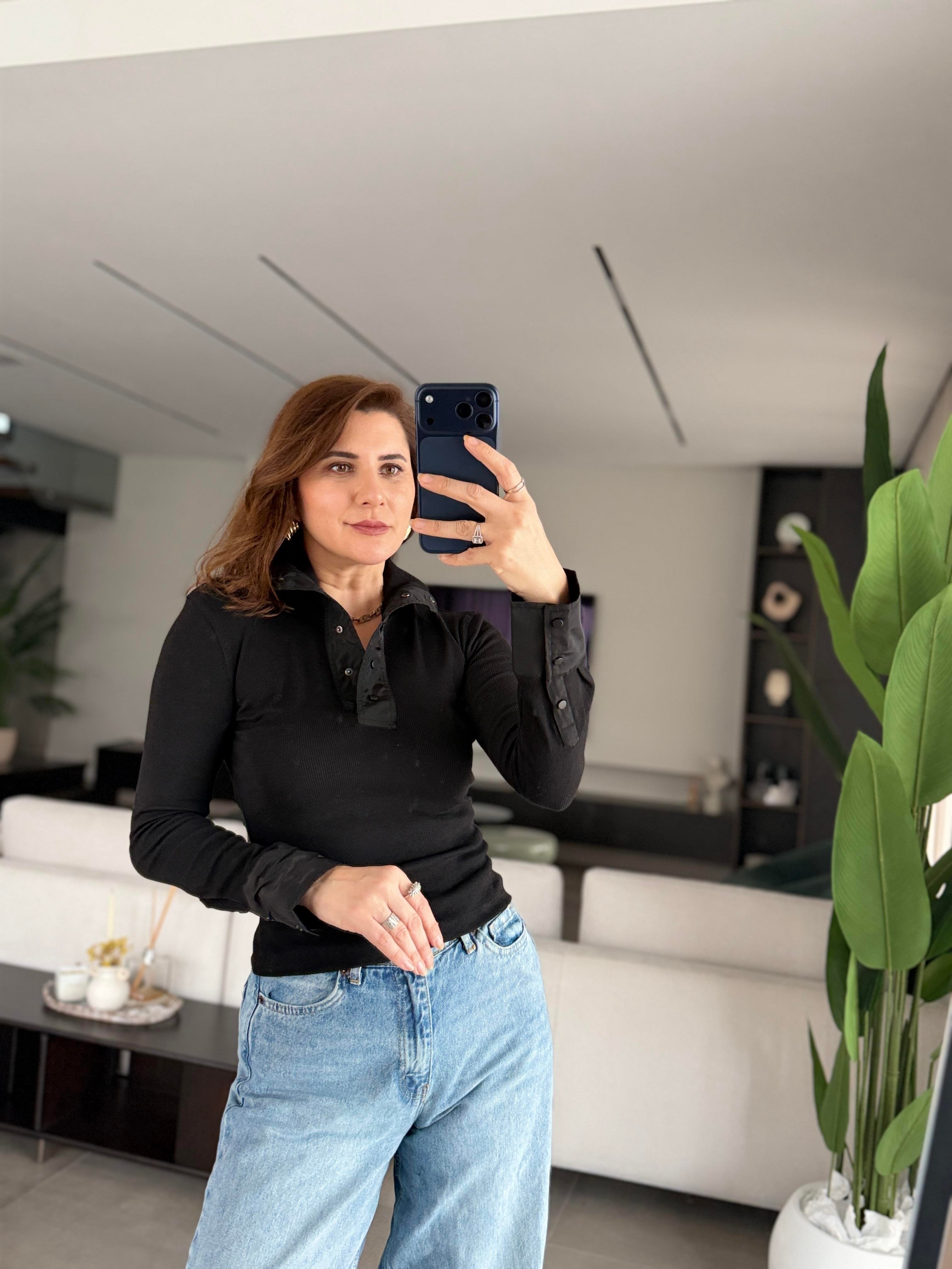 Siyah Yaka Çıtçıtlı Fitilli Bluz