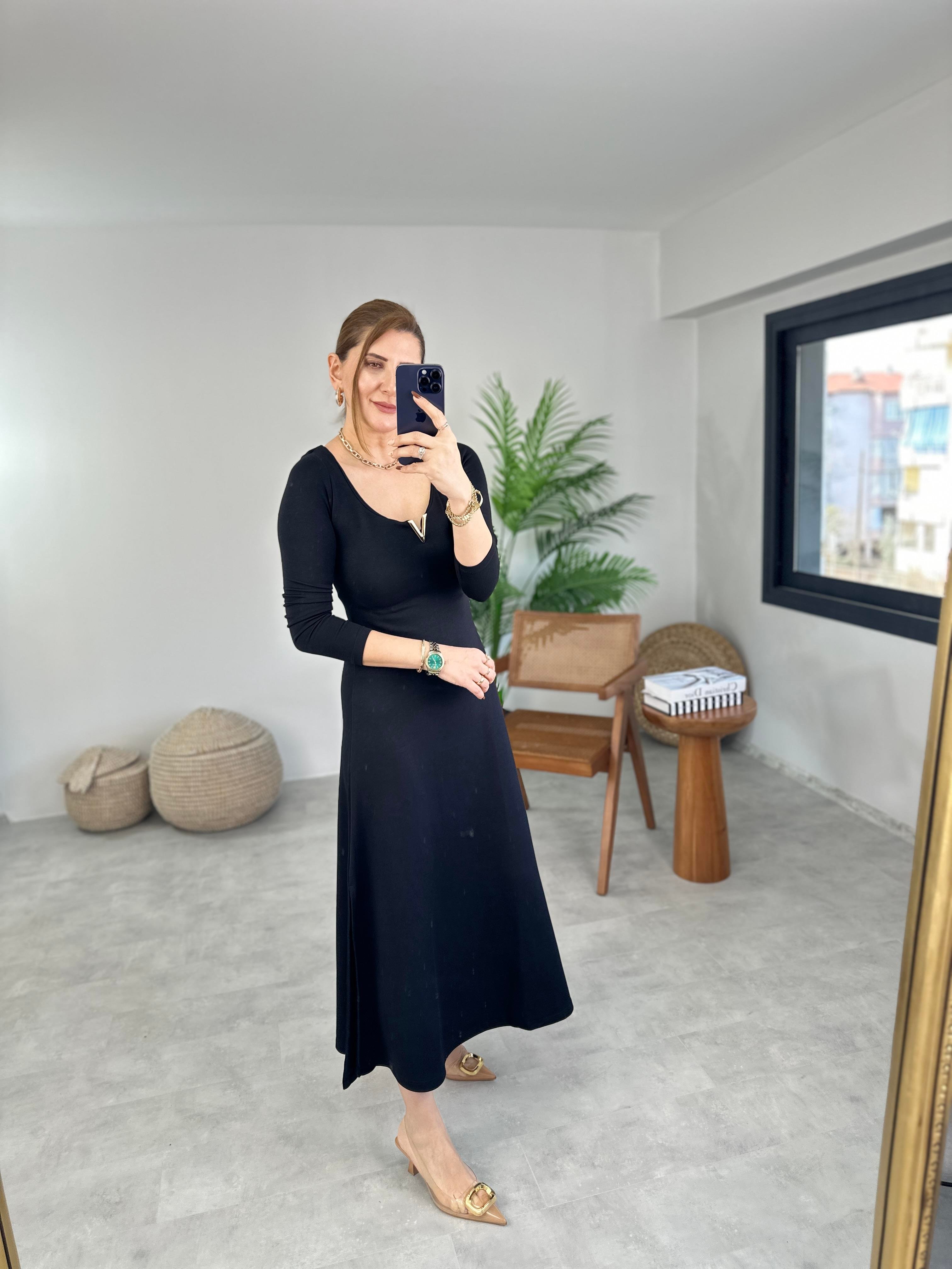 Siyah Yaka Gold Klips Detaylı Elbise