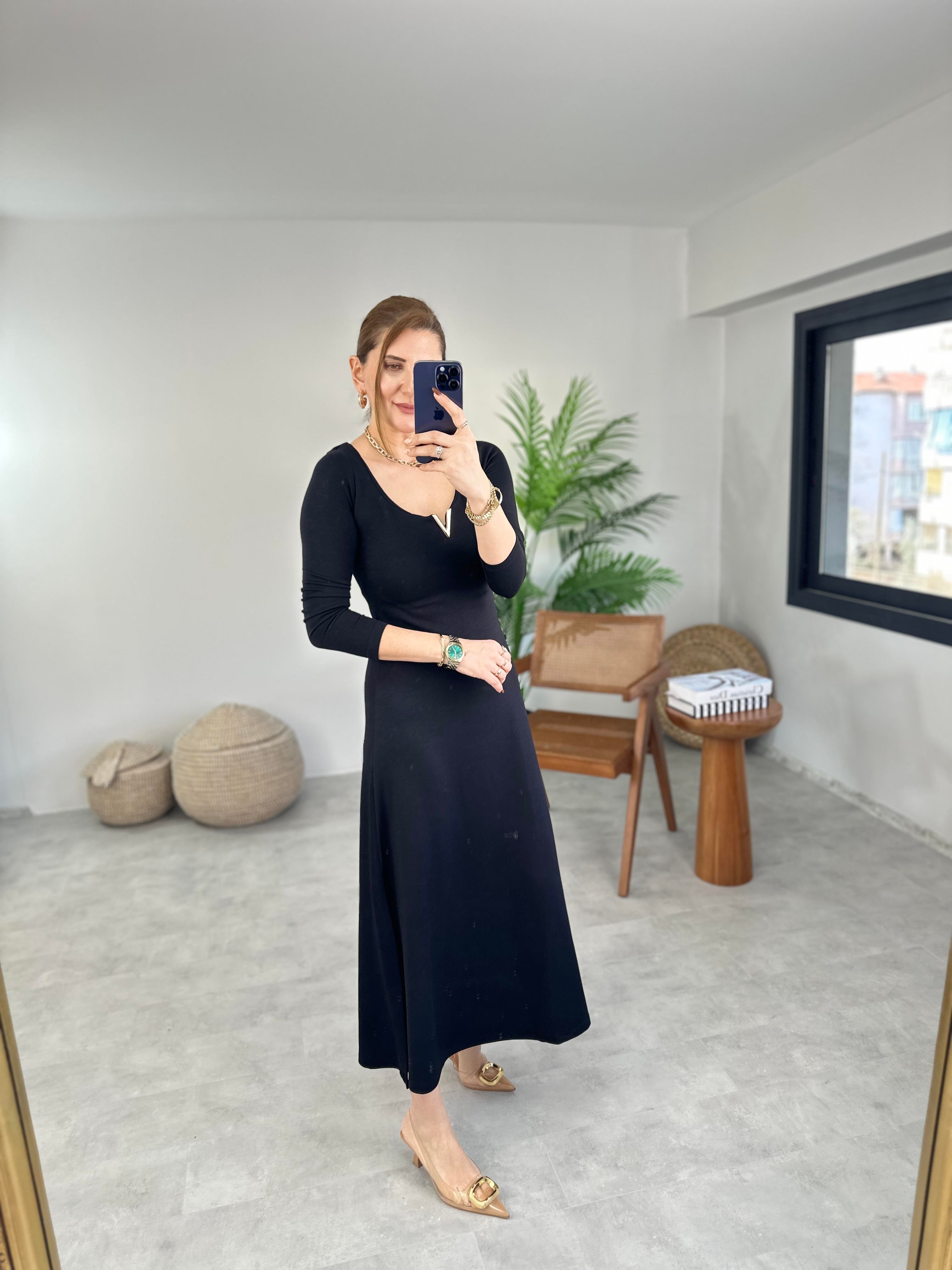 Siyah Yaka Gold Klips Detaylı Elbise