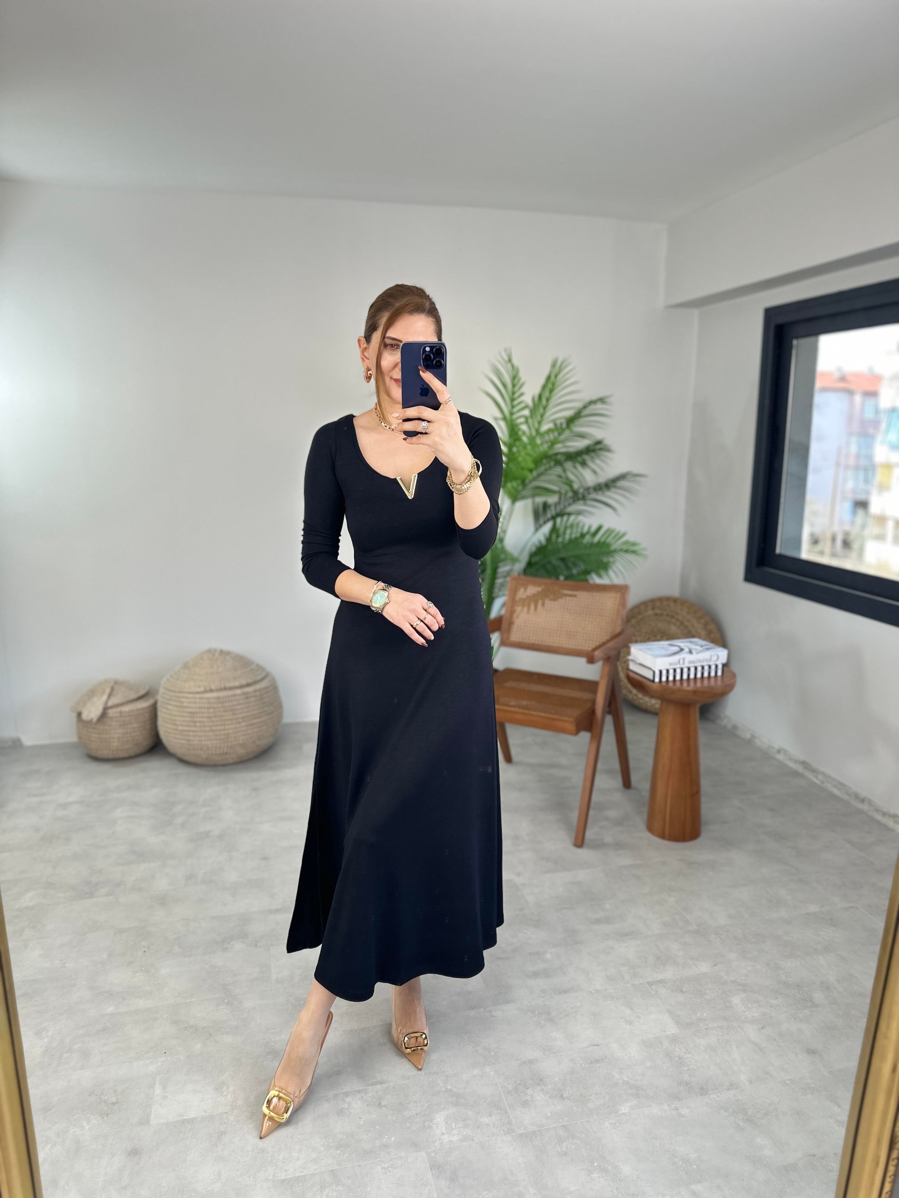 Siyah Yaka Gold Klips Detaylı Elbise